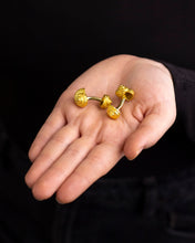 Load image into Gallery viewer, Georges L'Enfant Shell Cufflinks in 18kt Gold