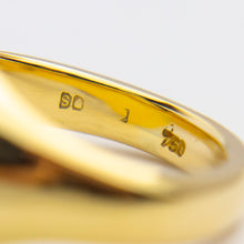 Load image into Gallery viewer, English 18kt Yellow Gold Signet Ring