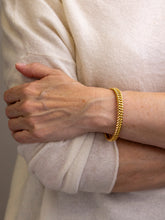 Load image into Gallery viewer, Antique 15kt Yellow Gold 'Illusion' Bangle