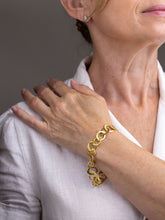 Load image into Gallery viewer, Hammered 18kt Yellow Gold Bracelet