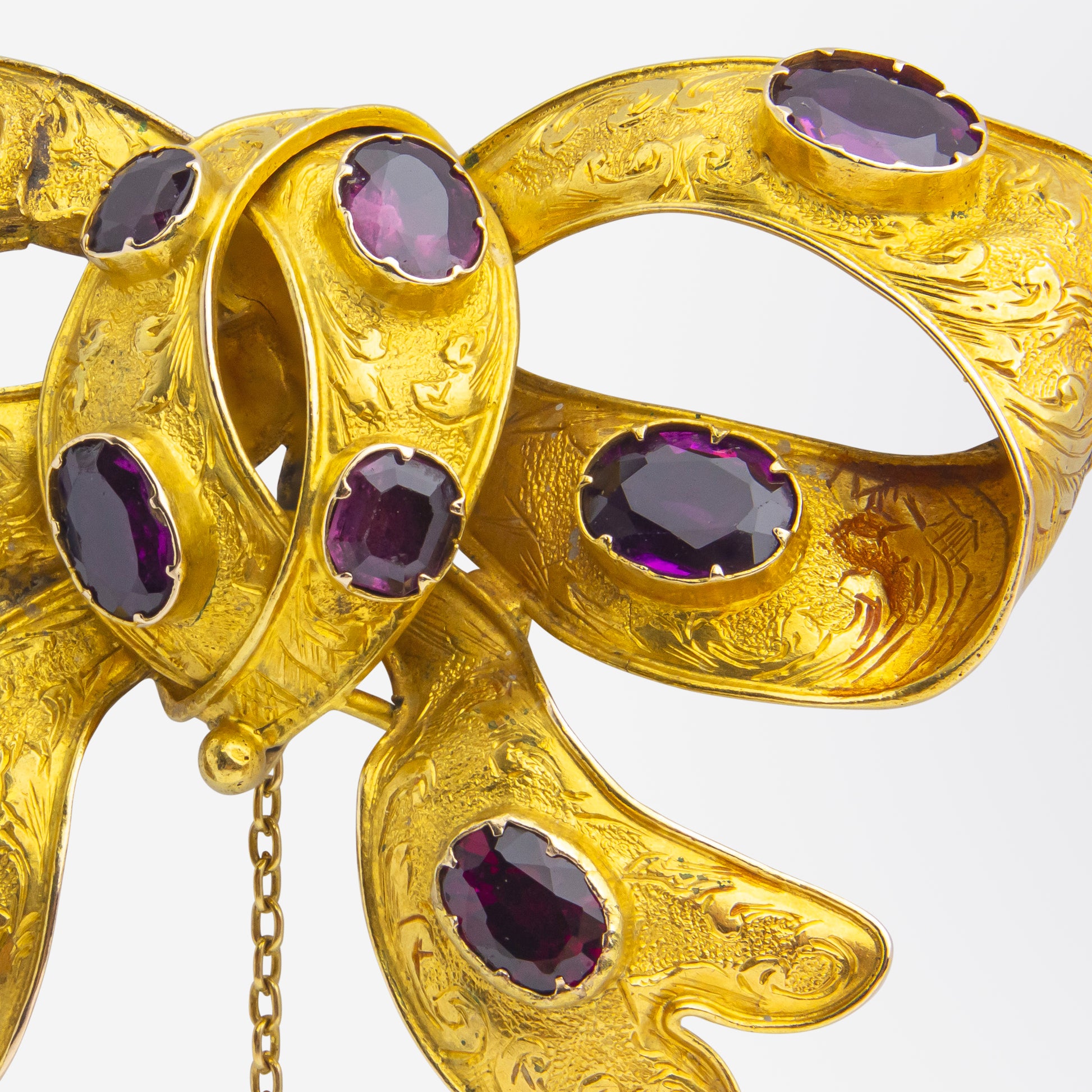 Broche nœud papillon en or et grenat de style colonial australien