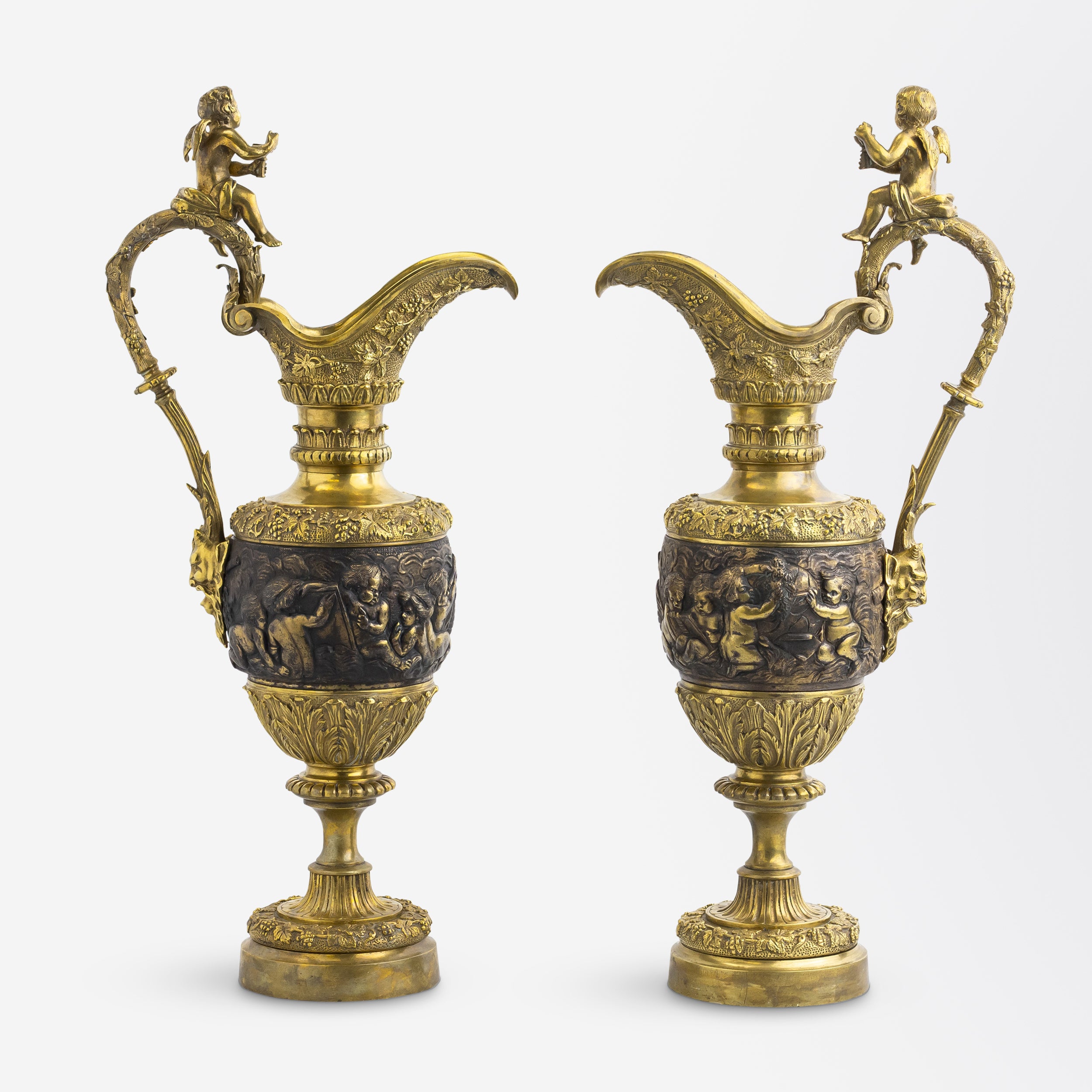 Paire d'aiguières en bronze doré de style Renaissance française