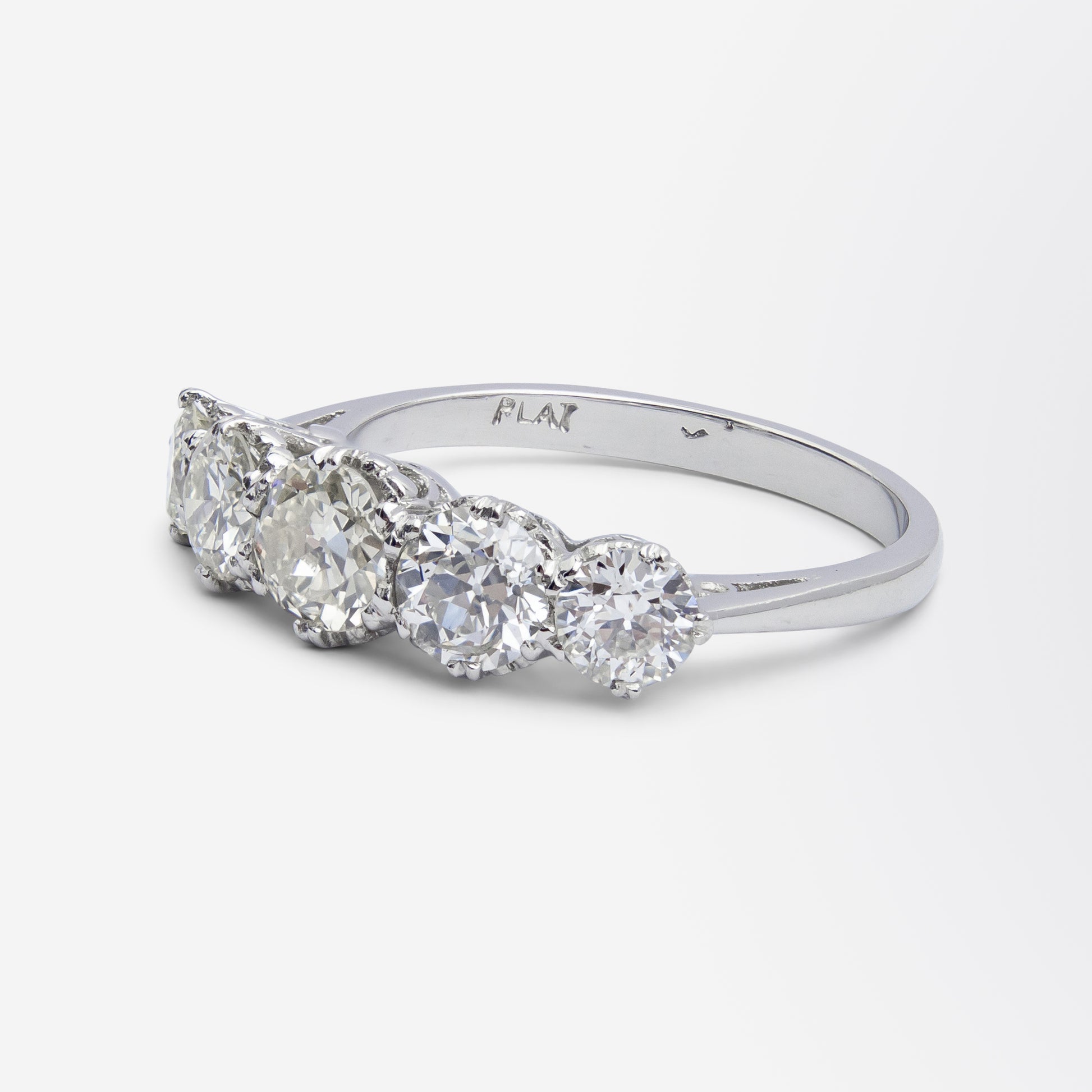 Bague en platine de style antique et diamant taille ancienne européenne