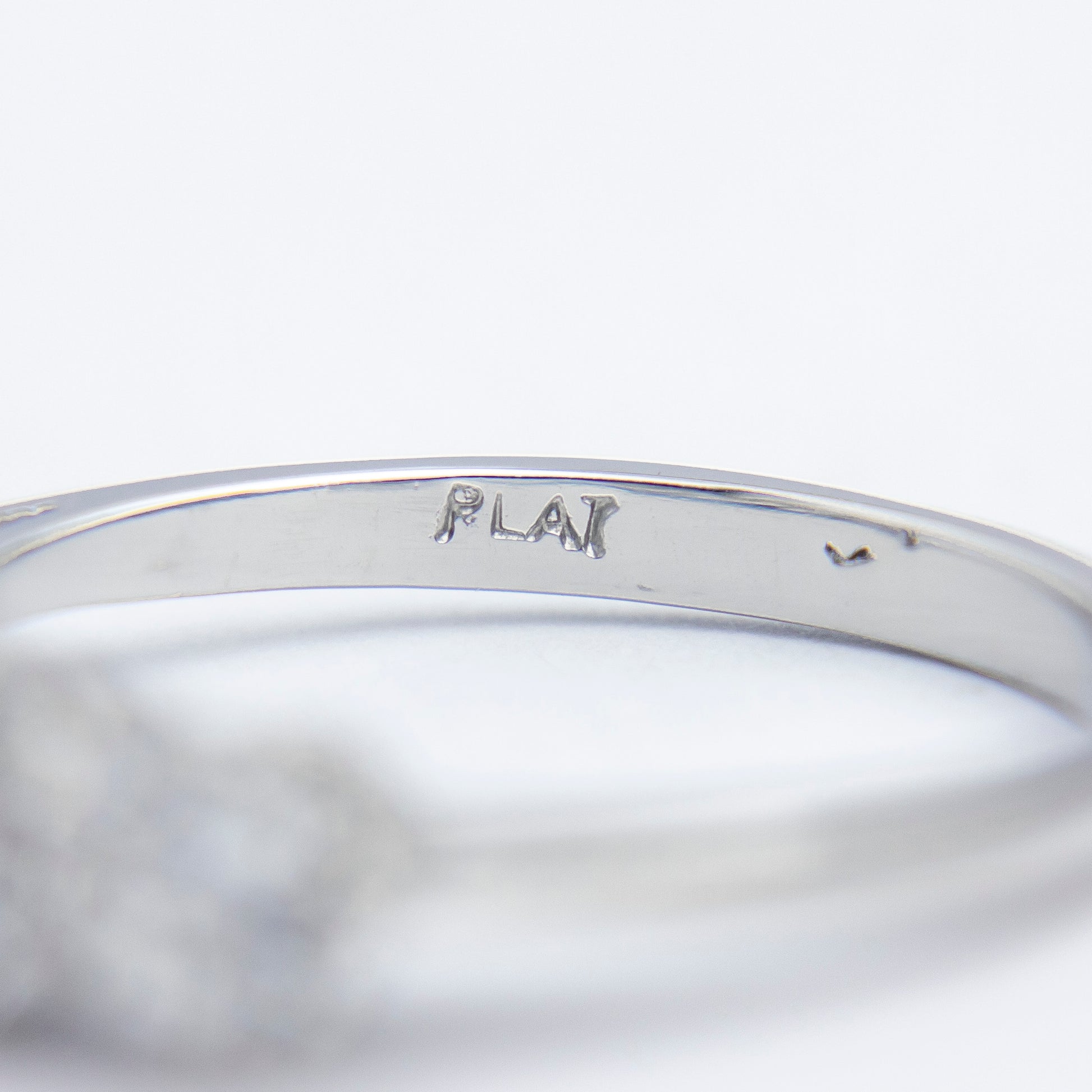 Bague en platine de style antique et diamant taille ancienne européenne