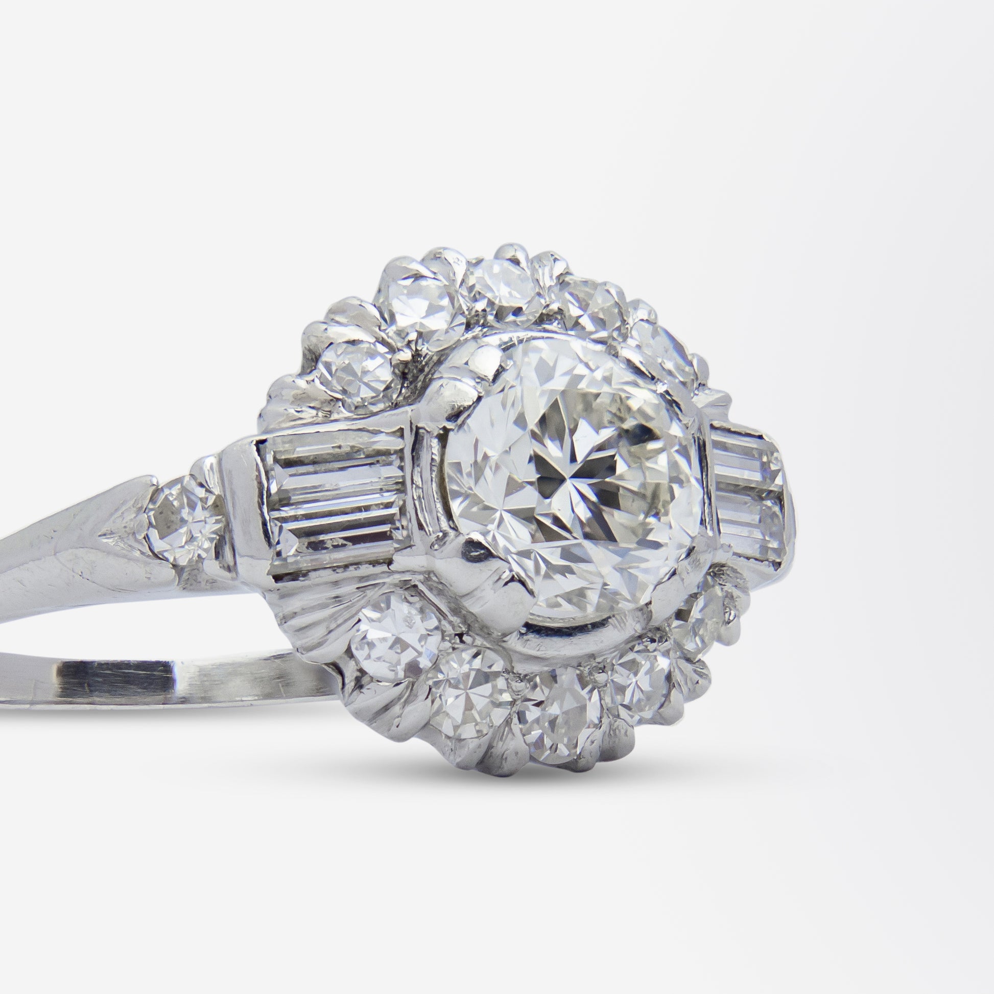 Bague Art Déco en platine et diamants