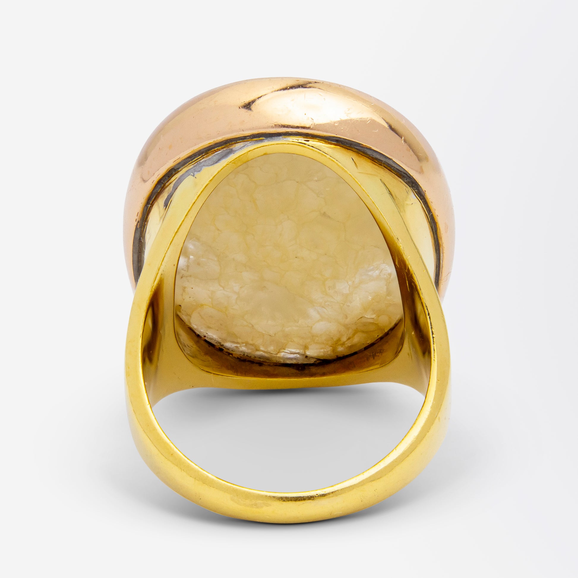 Bague camée en pierre dure ancienne