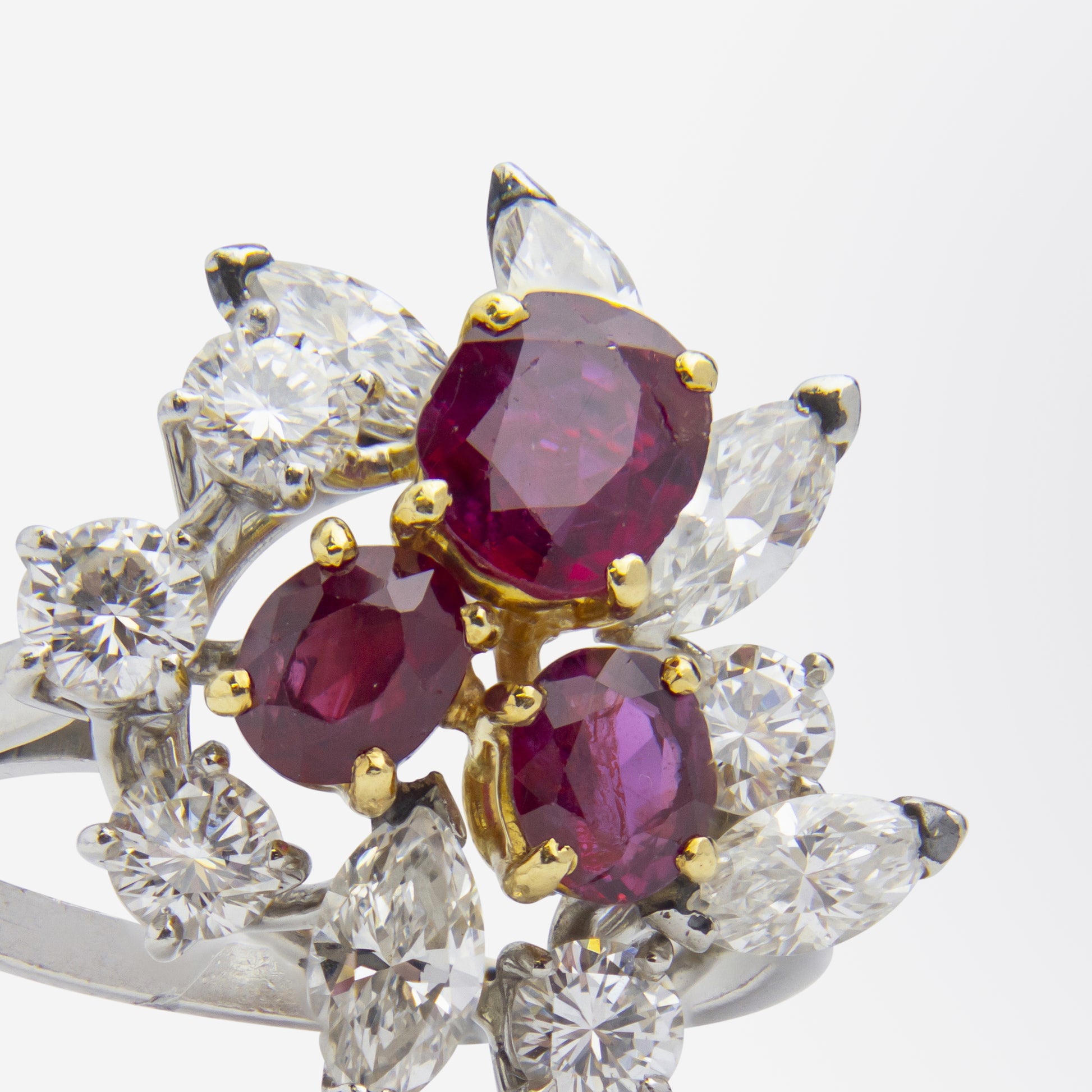 Bague en rubis et diamants de style milieu du siècle par Chaumet