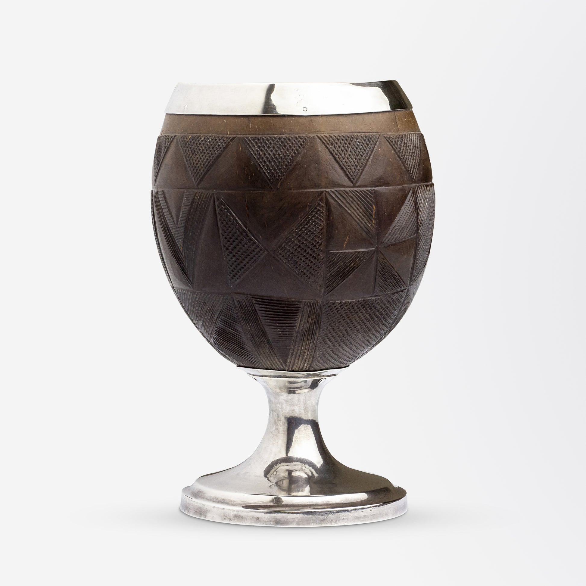 Noix de coco sculptée avec montures en argent massif, attribuée à Horace Woodward &amp; Co.
