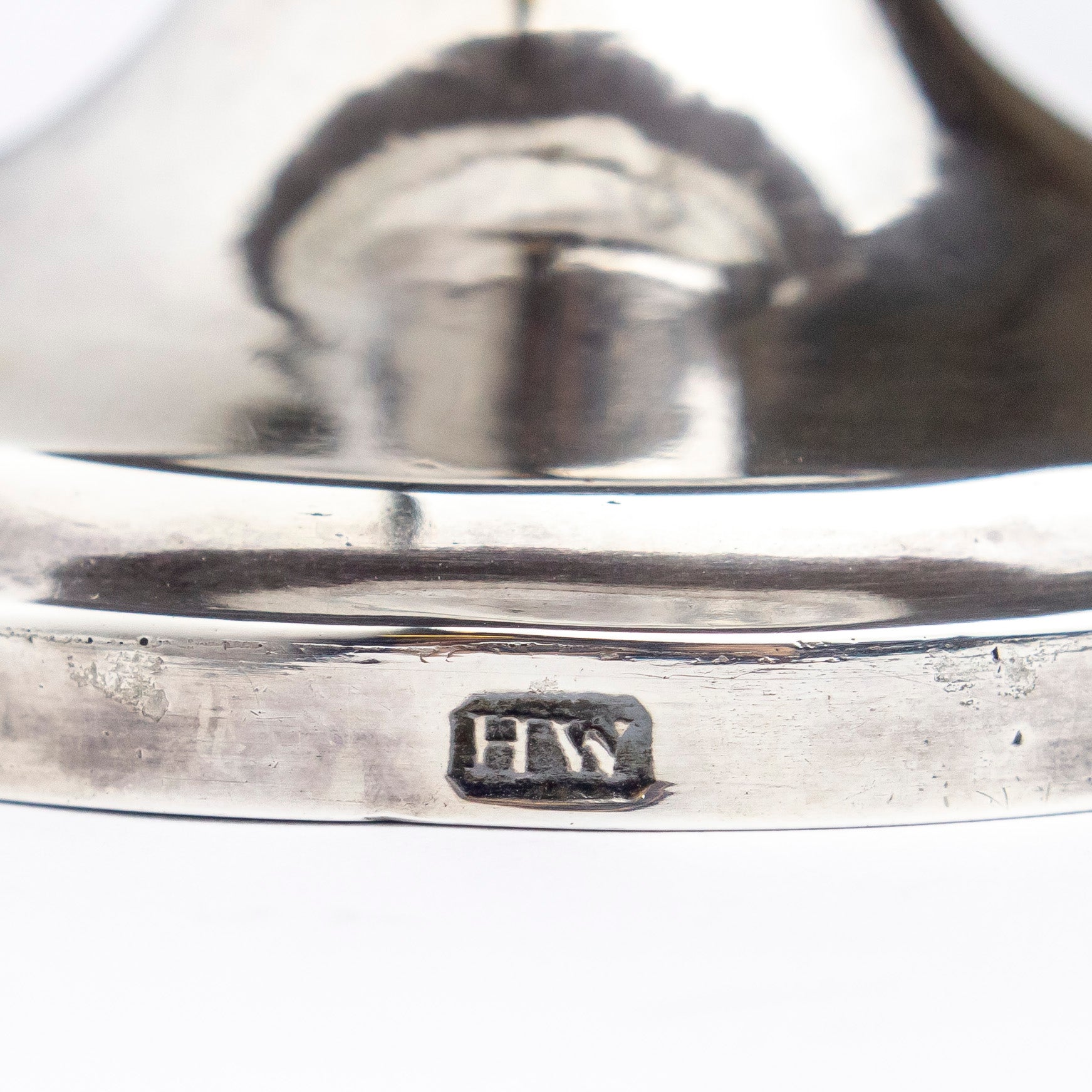 Noix de coco sculptée avec montures en argent massif, attribuée à Horace Woodward &amp; Co.