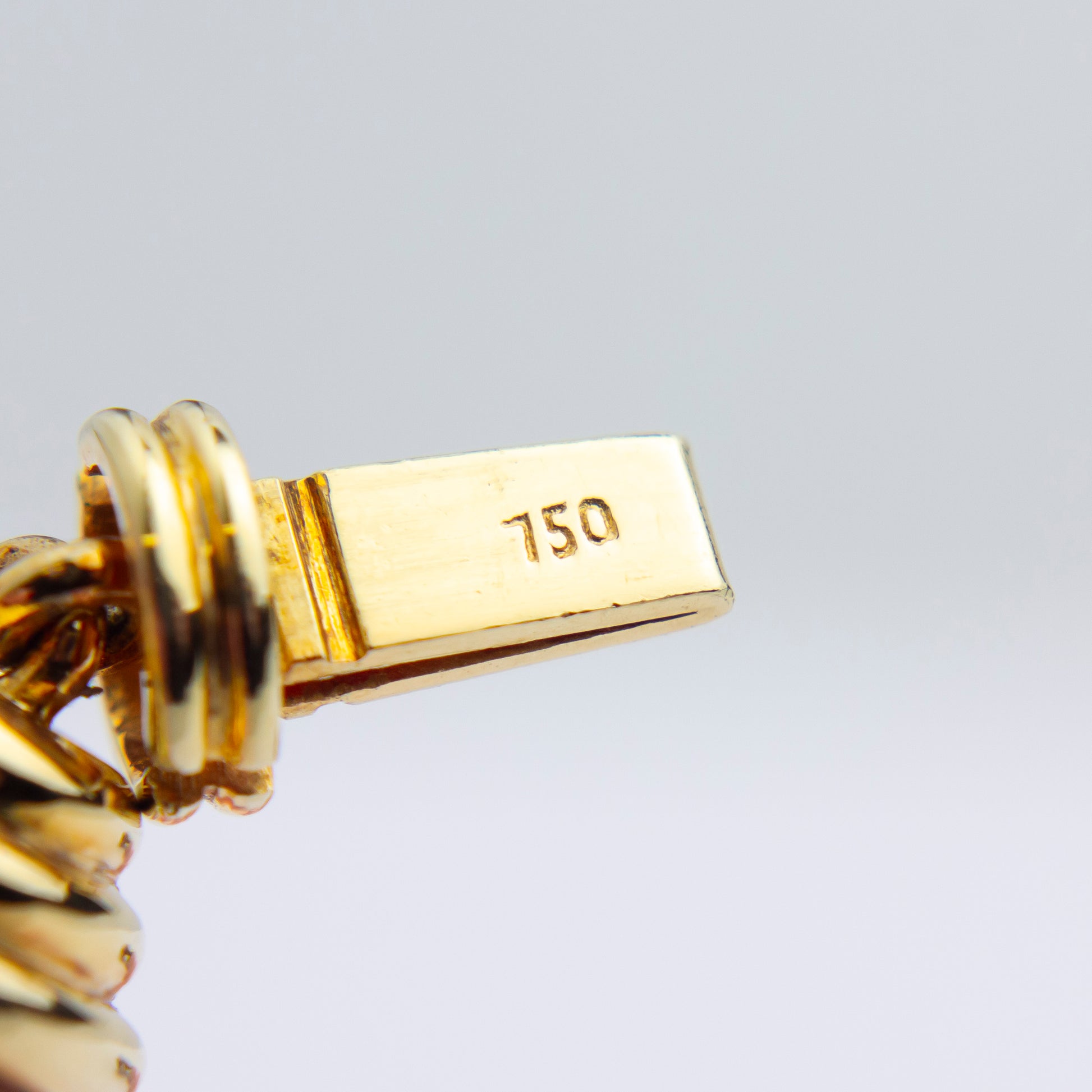 Angel-skin Coral Strand With Onyx & 18kt Gold Clasp