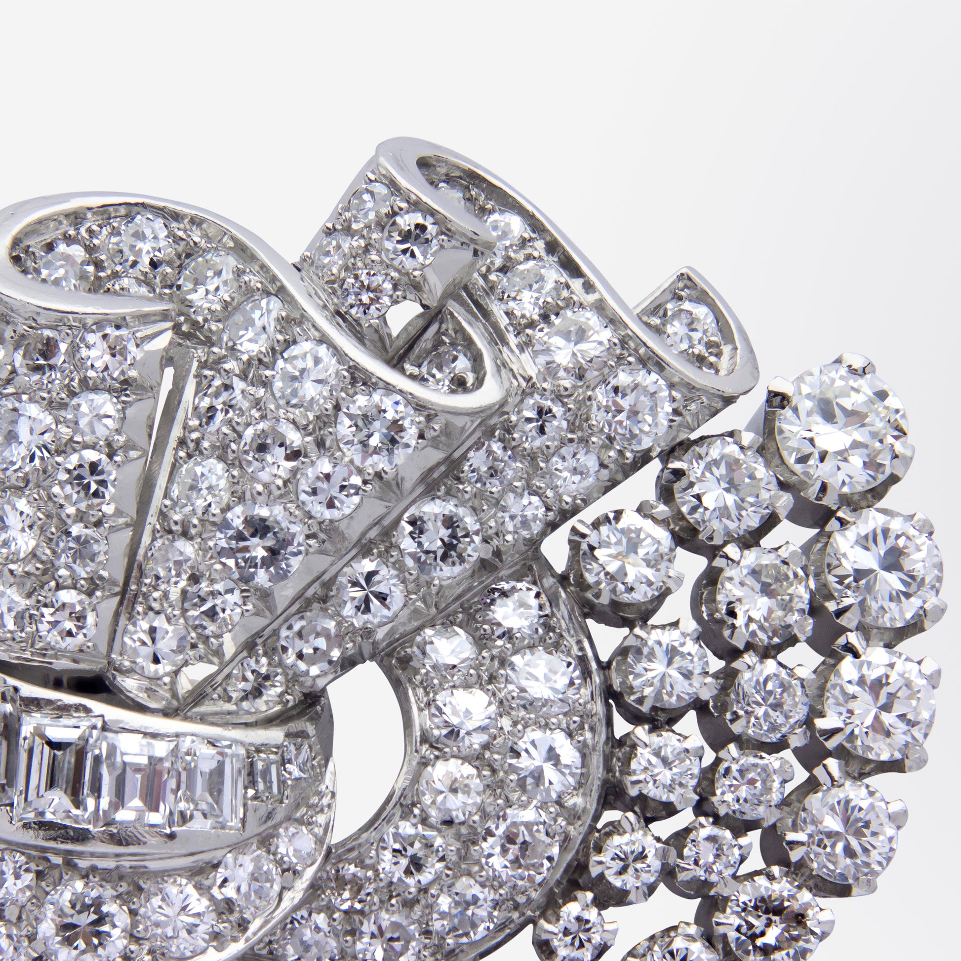 Broche clip Art Déco française en platine et diamants