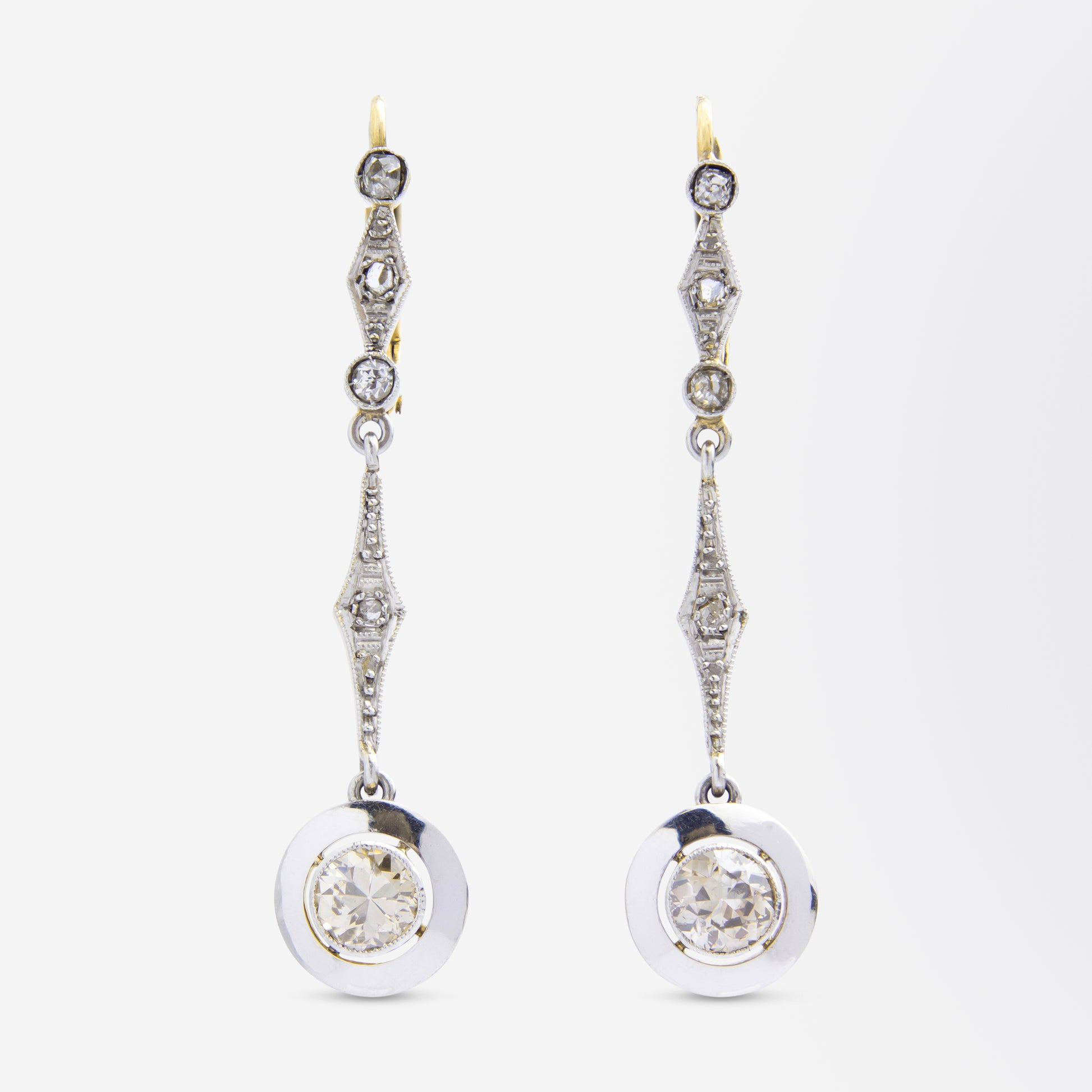 Boucles d'oreilles pendantes Art Déco en or 18 carats serties de diamants