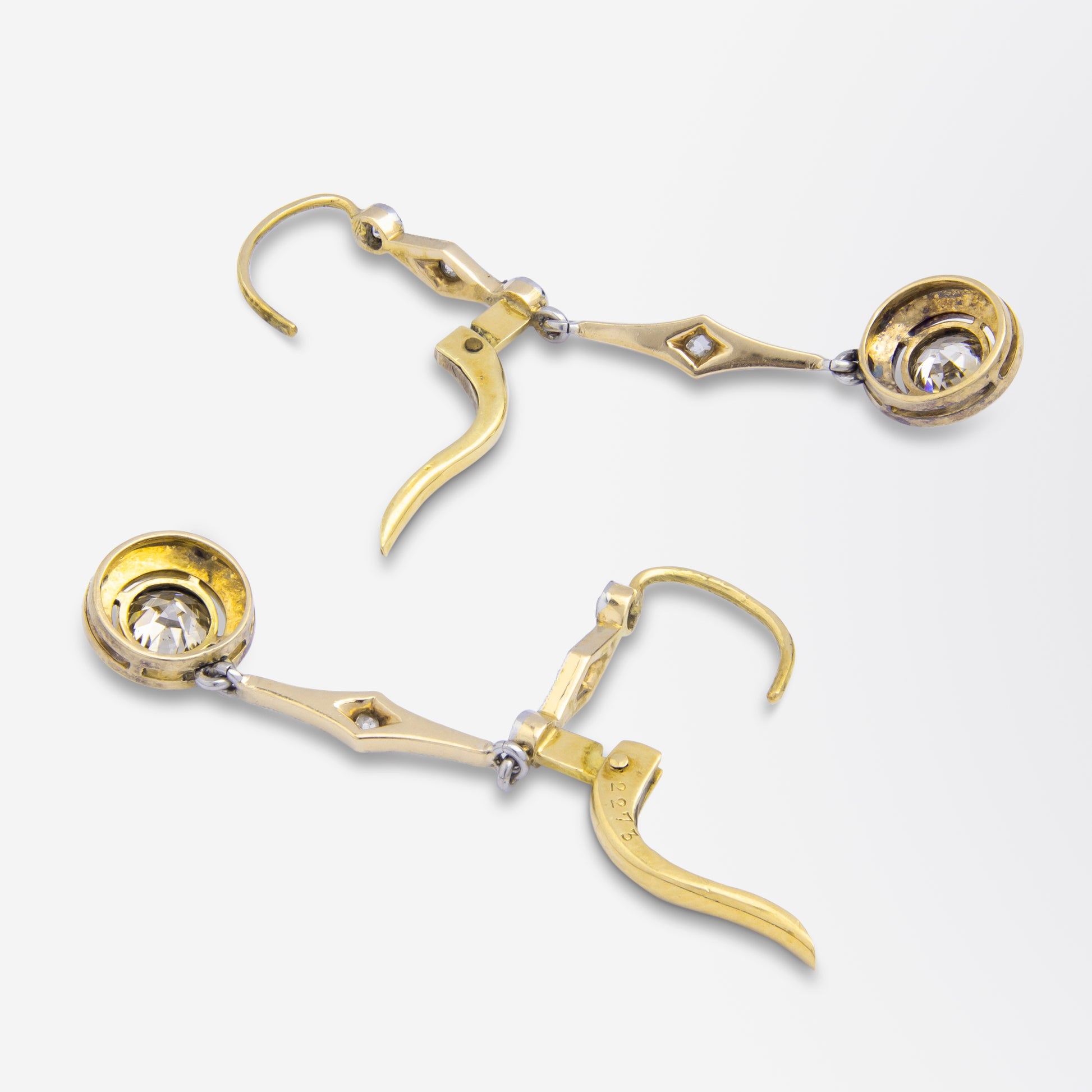 Boucles d'oreilles pendantes Art Déco en or 18 carats serties de diamants