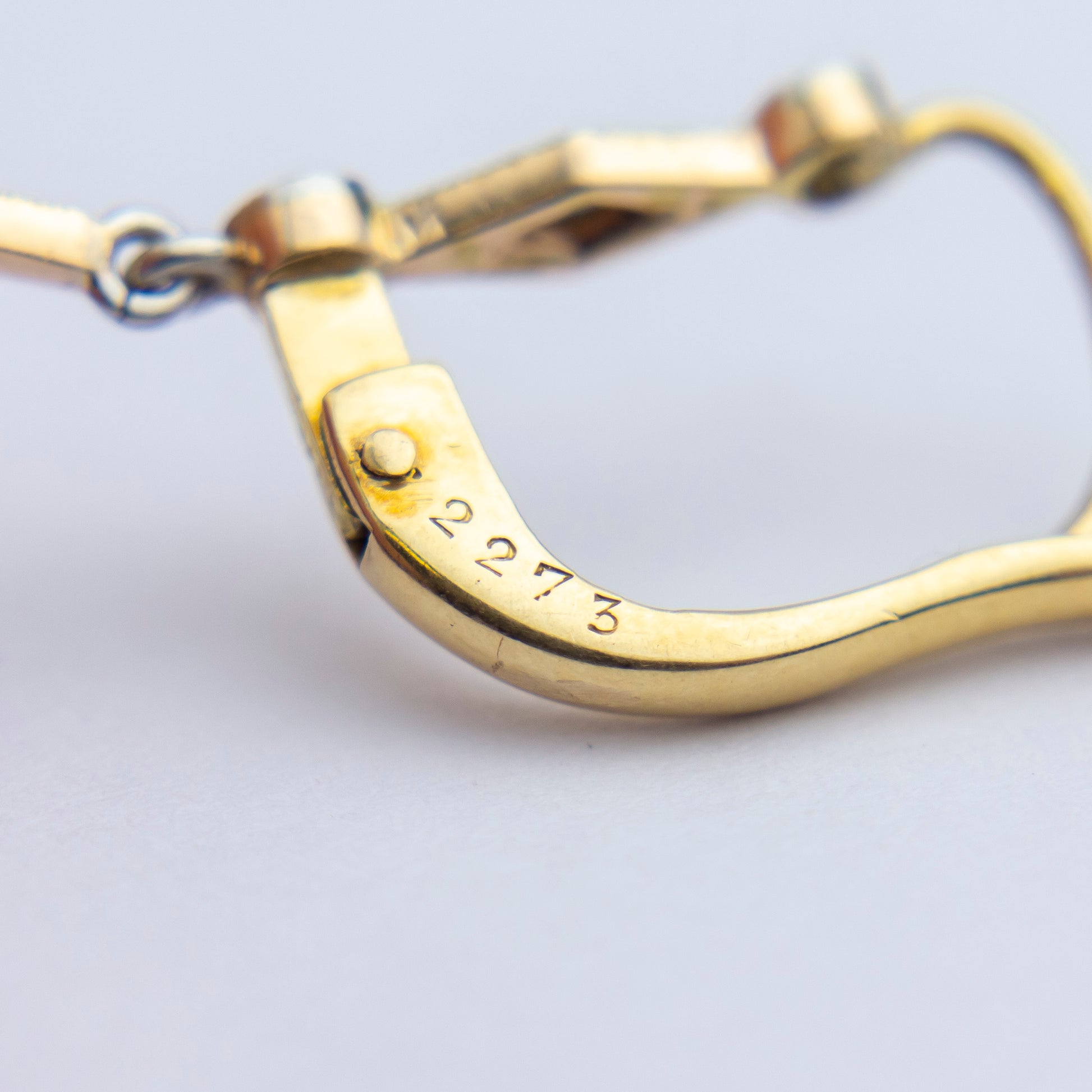 Boucles d'oreilles pendantes Art Déco en or 18 carats serties de diamants