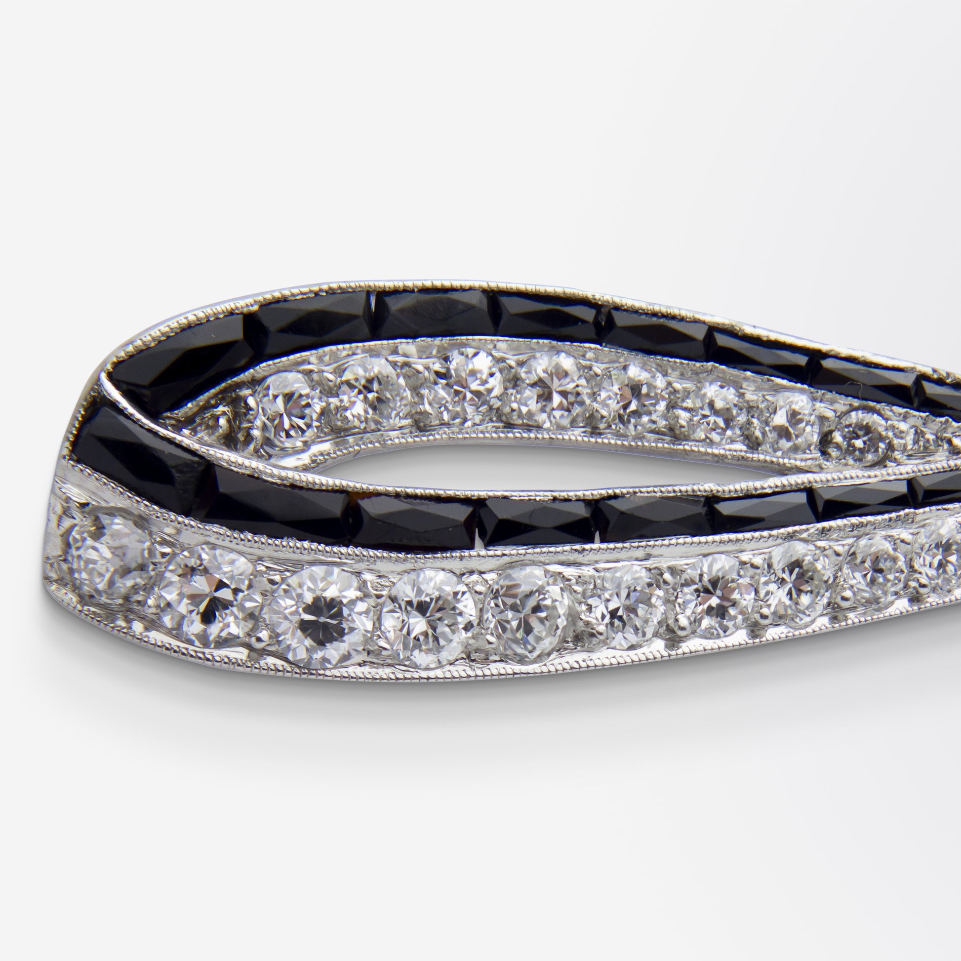 Broche nœud Art Déco en platine, onyx et diamants