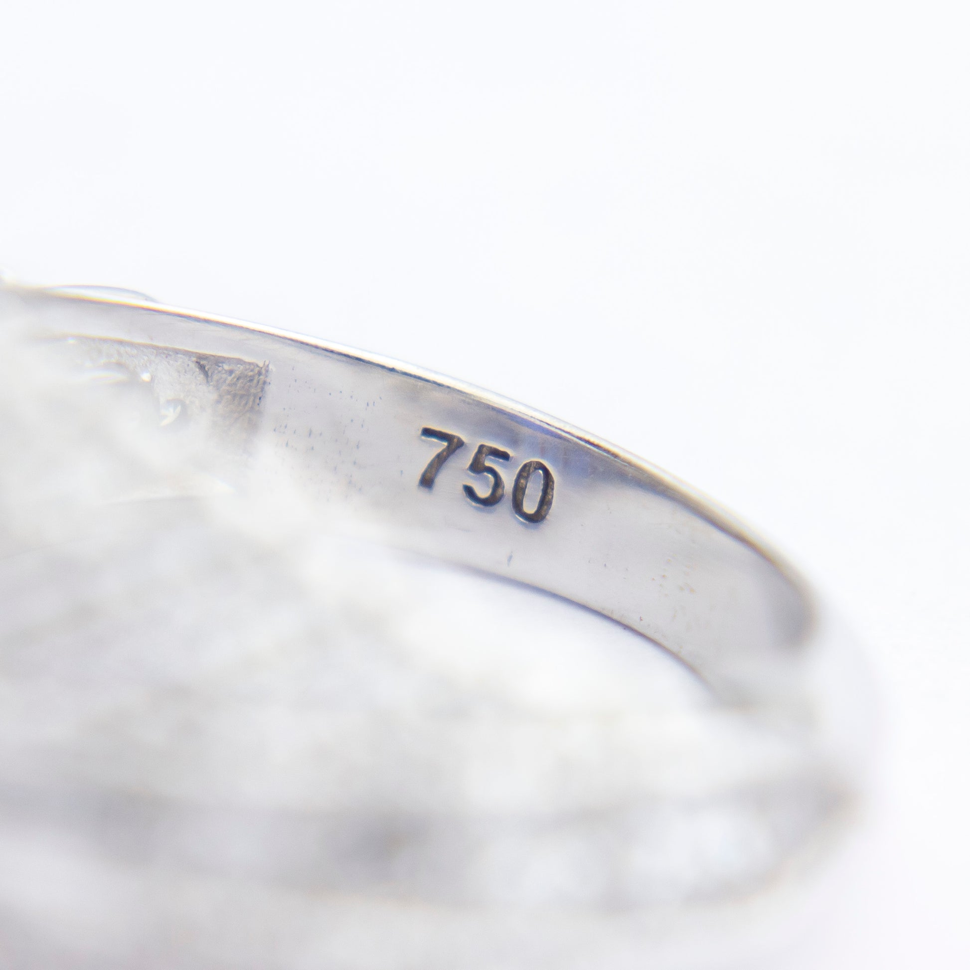 Bague en saphir de Ceylan et diamants