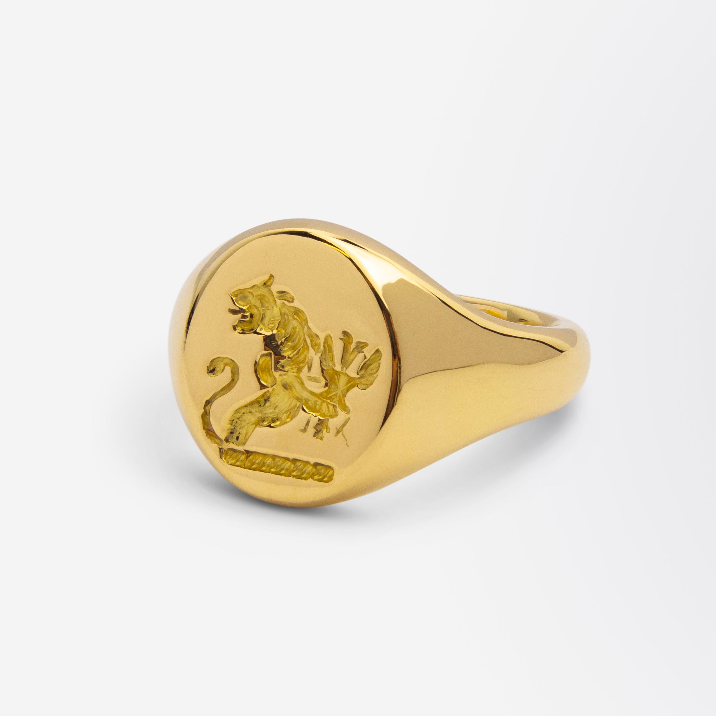 English 18kt Yellow Gold Signet Ring