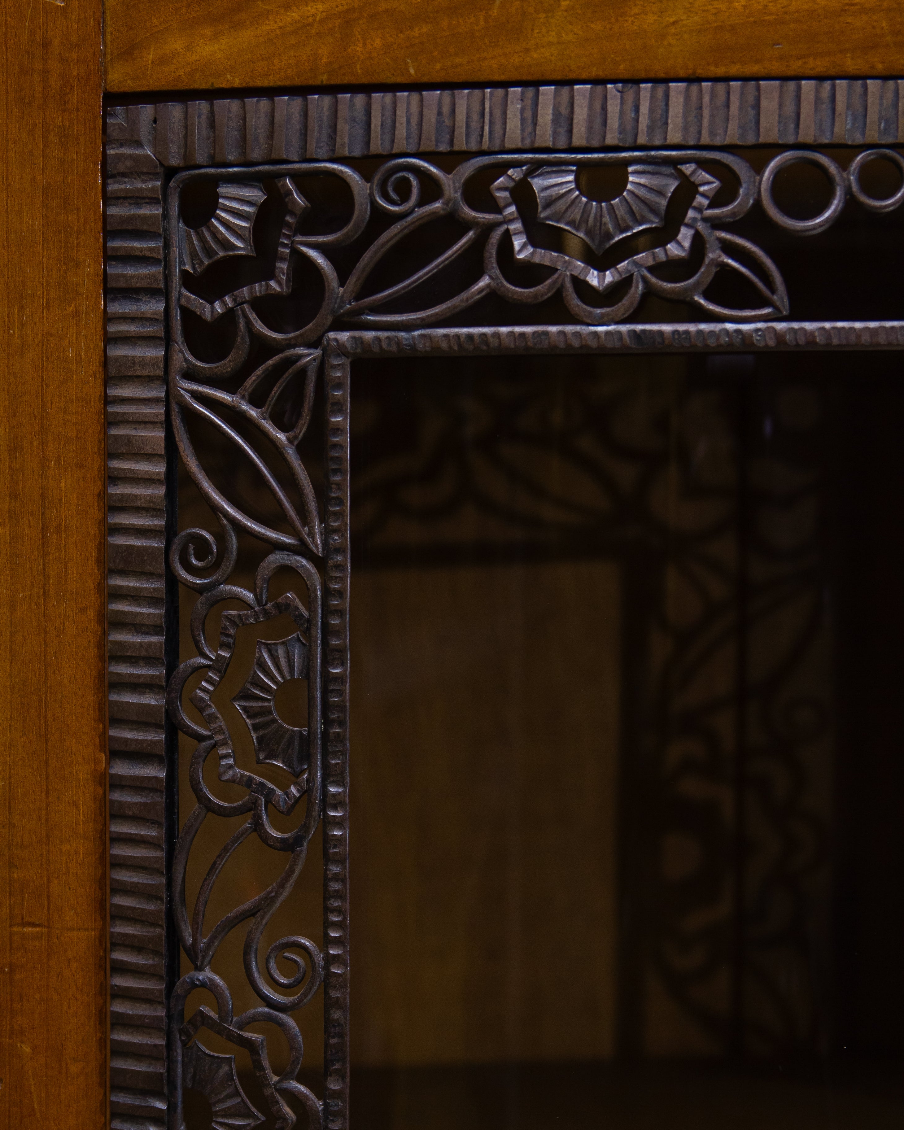 French Glazed Mahogany Cabinet by Louis Majorelle detail