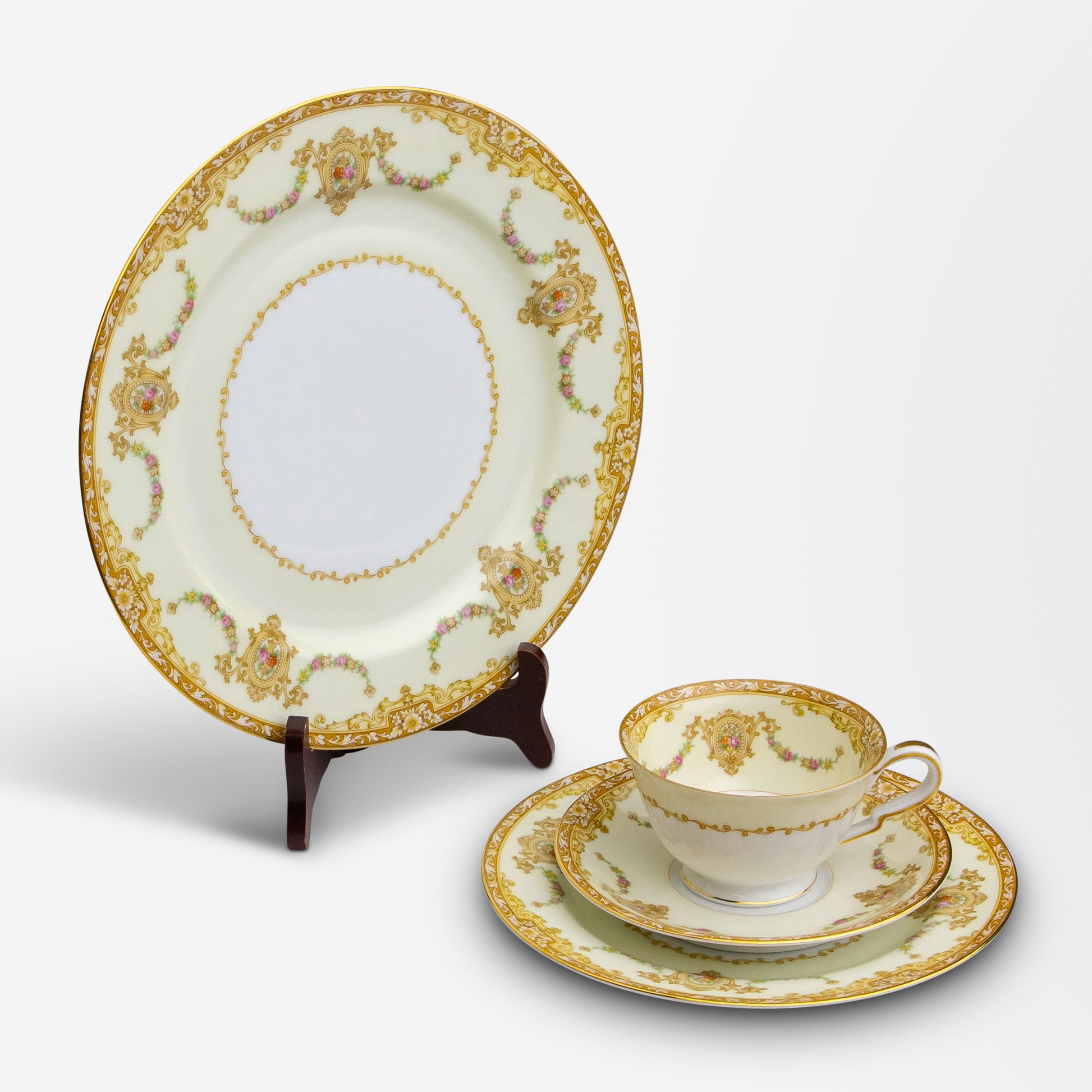 Service de table en porcelaine de Noritake