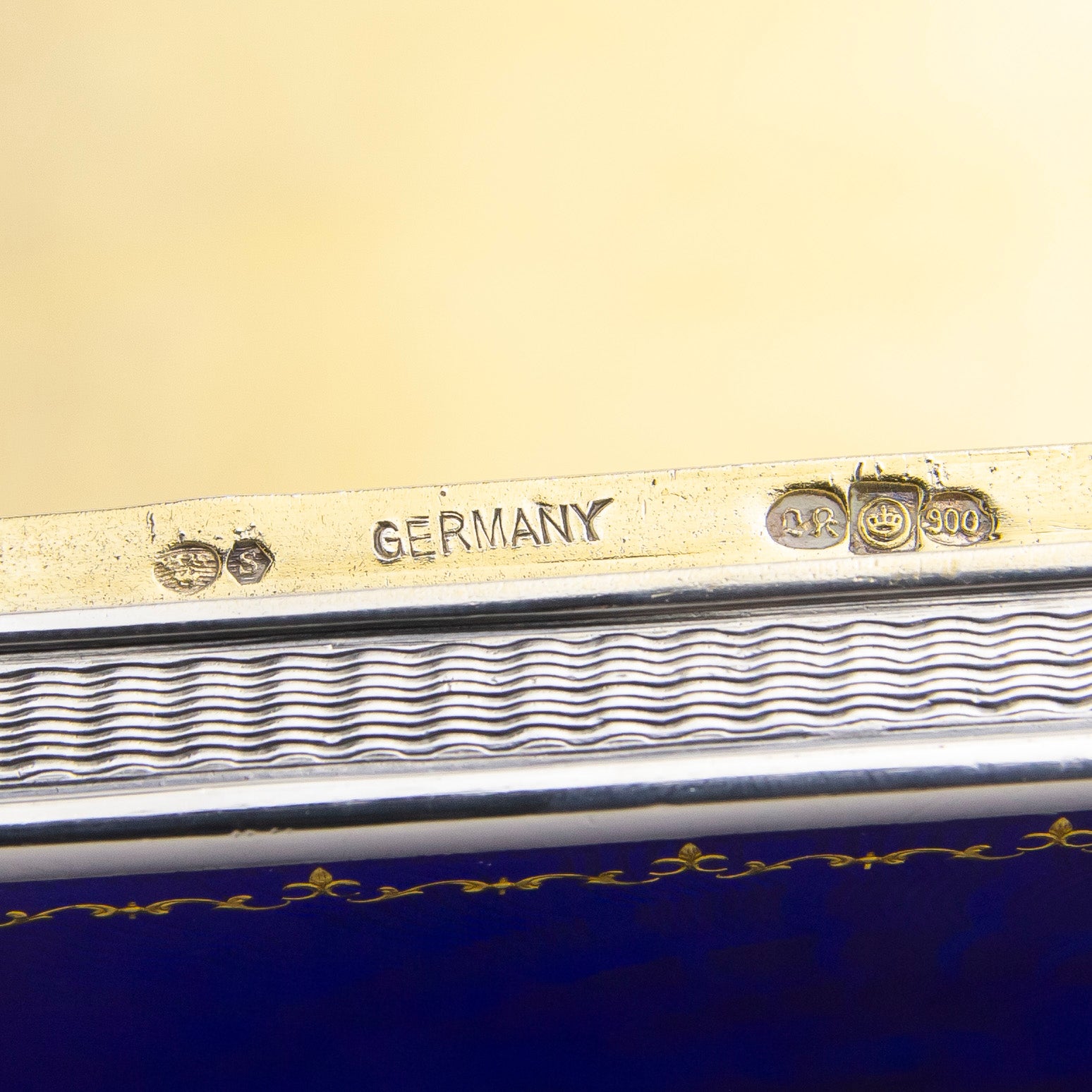 Tabatière en argent allemand et émail bleu de Louis Kuppenheim