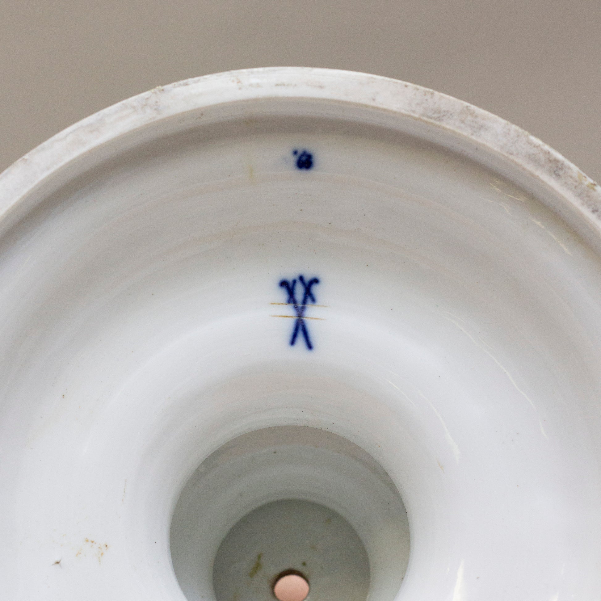 Grande lampe néoclassique de Meissen