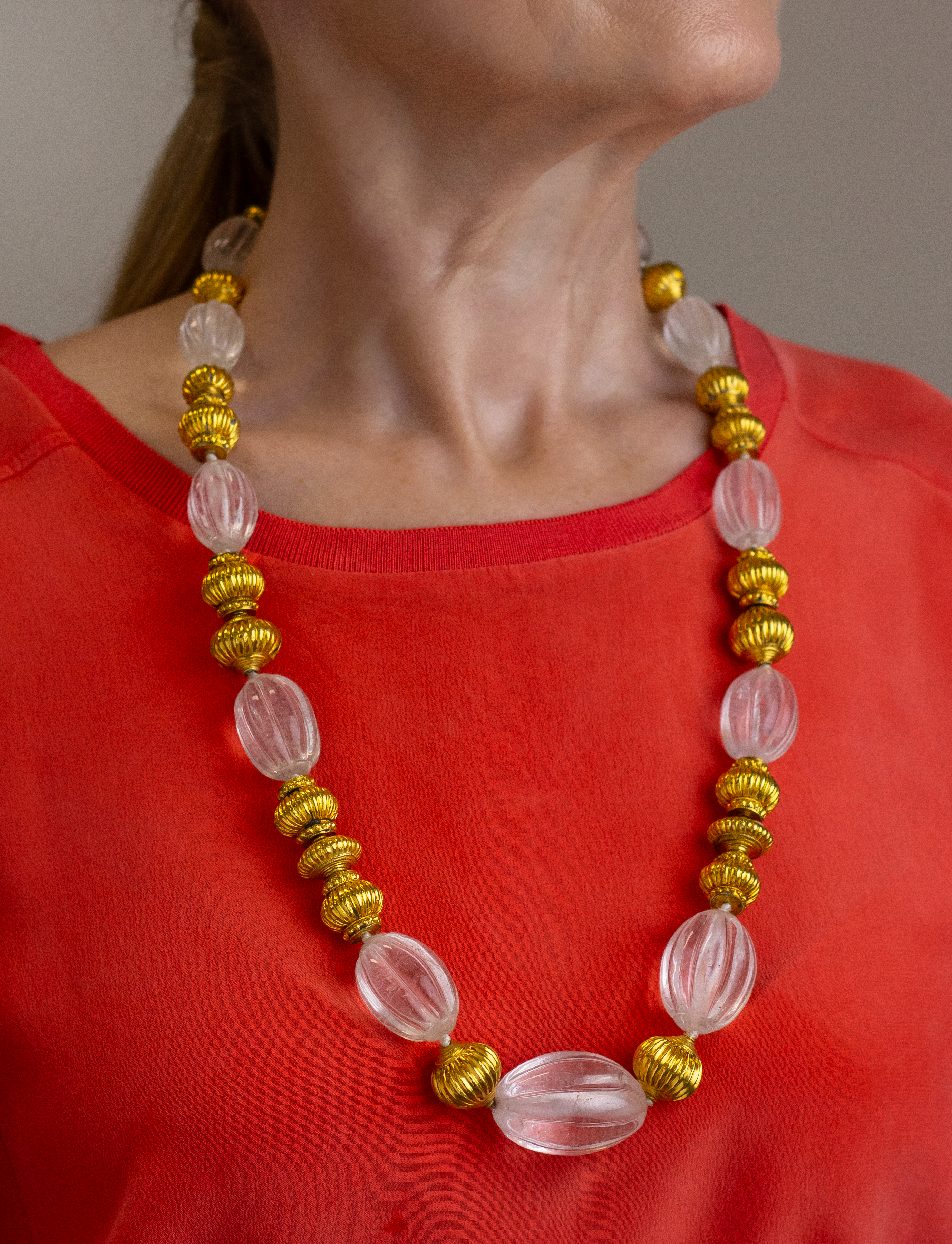 Collier de perles en cristal de roche sculpté et feuille d'or en forme de lanterne