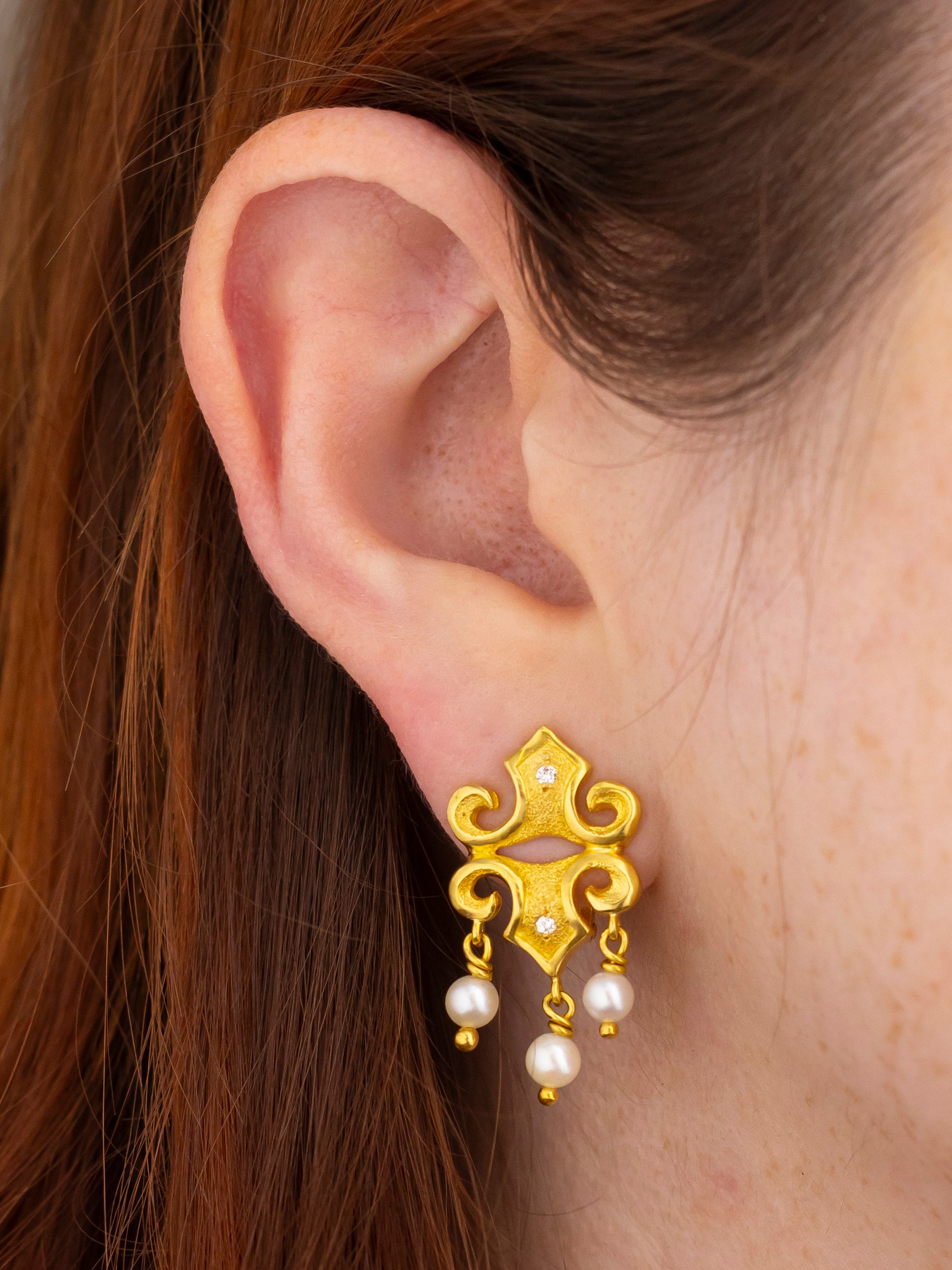 Boucles d'oreilles pendantes Ilias Lalaounis en diamants et perles