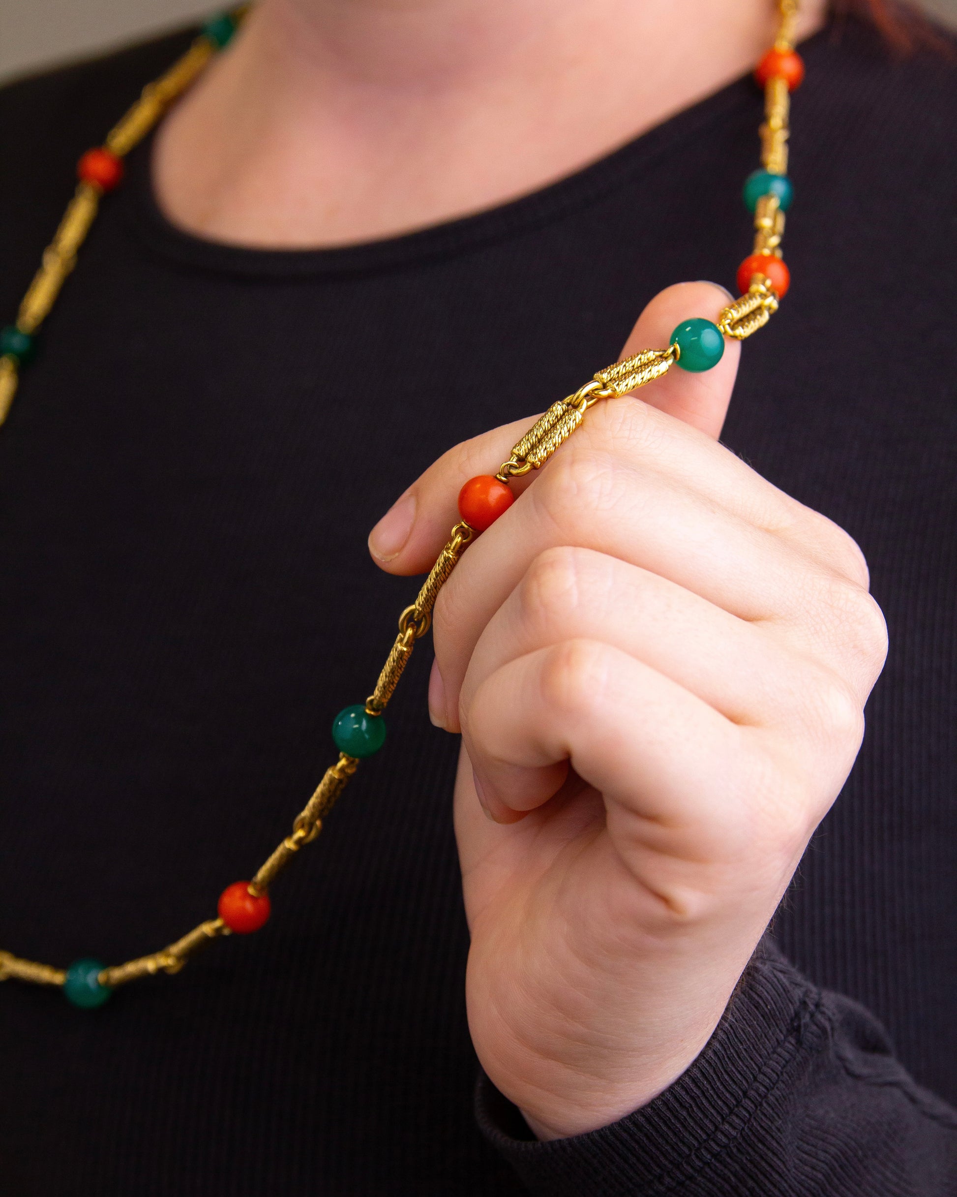 Collier Georges Lenfant en or jaune 18 carats, chrysoprase et corail
