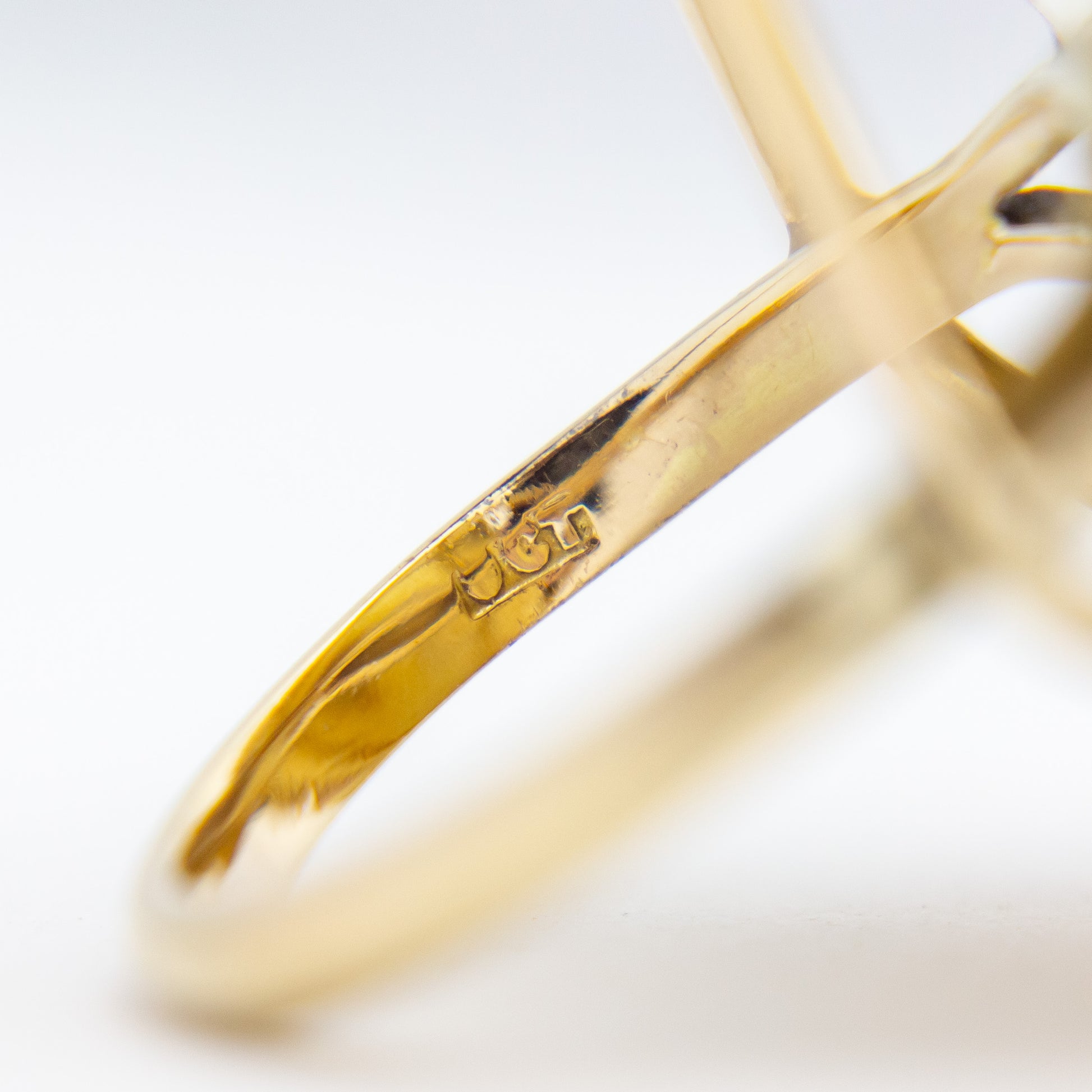 Bague en verre intaille du XVIIIe siècle et or jaune 9 carats