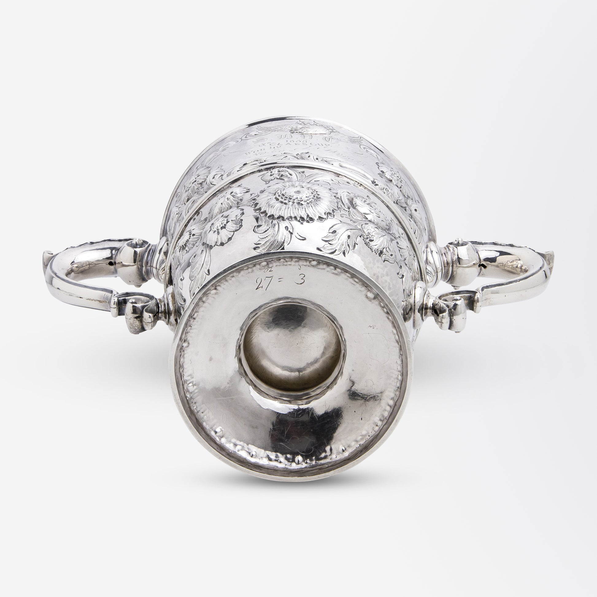 Coupe trophée irlandaise en argent repoussé du XIXe siècle