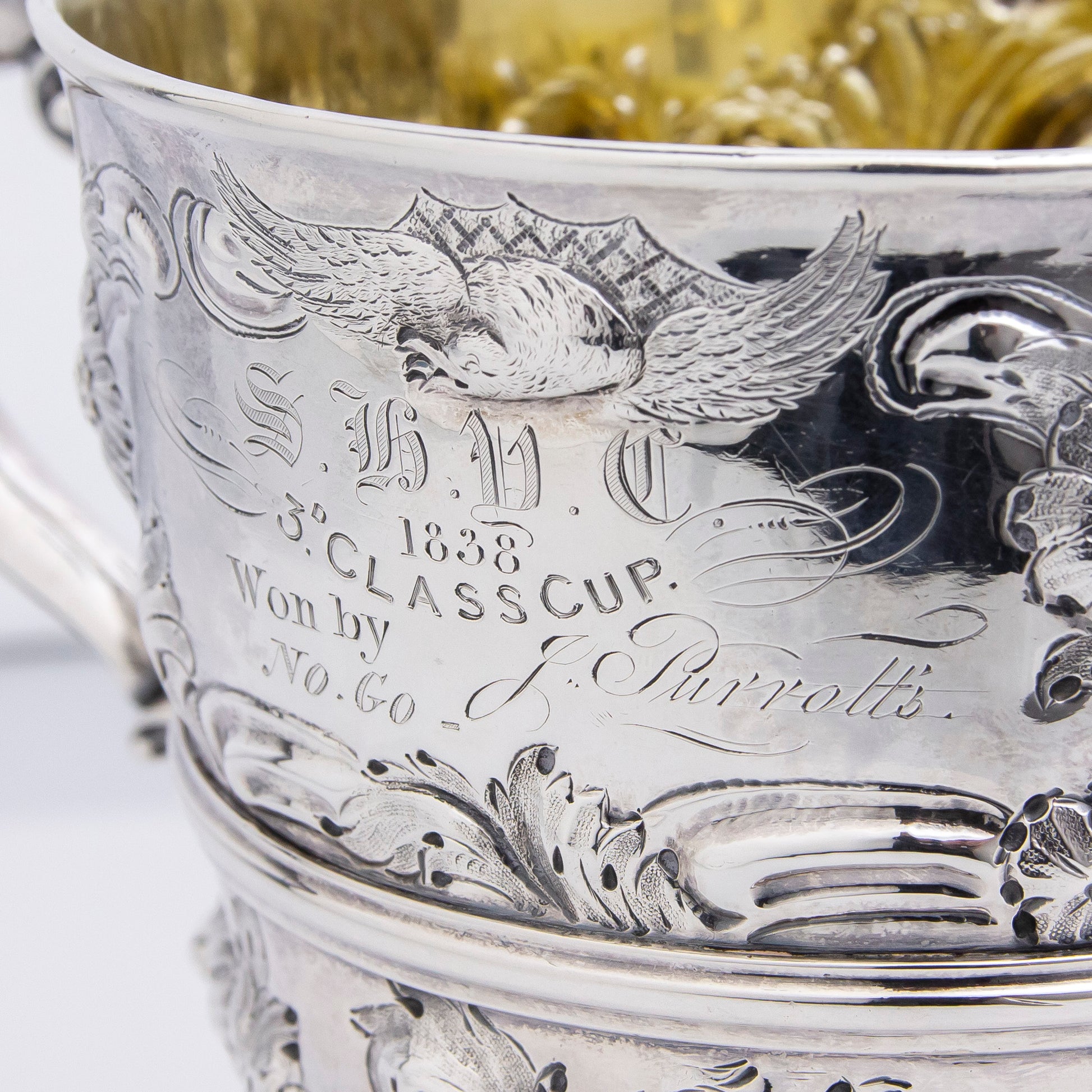 Coupe trophée irlandaise en argent repoussé du XIXe siècle