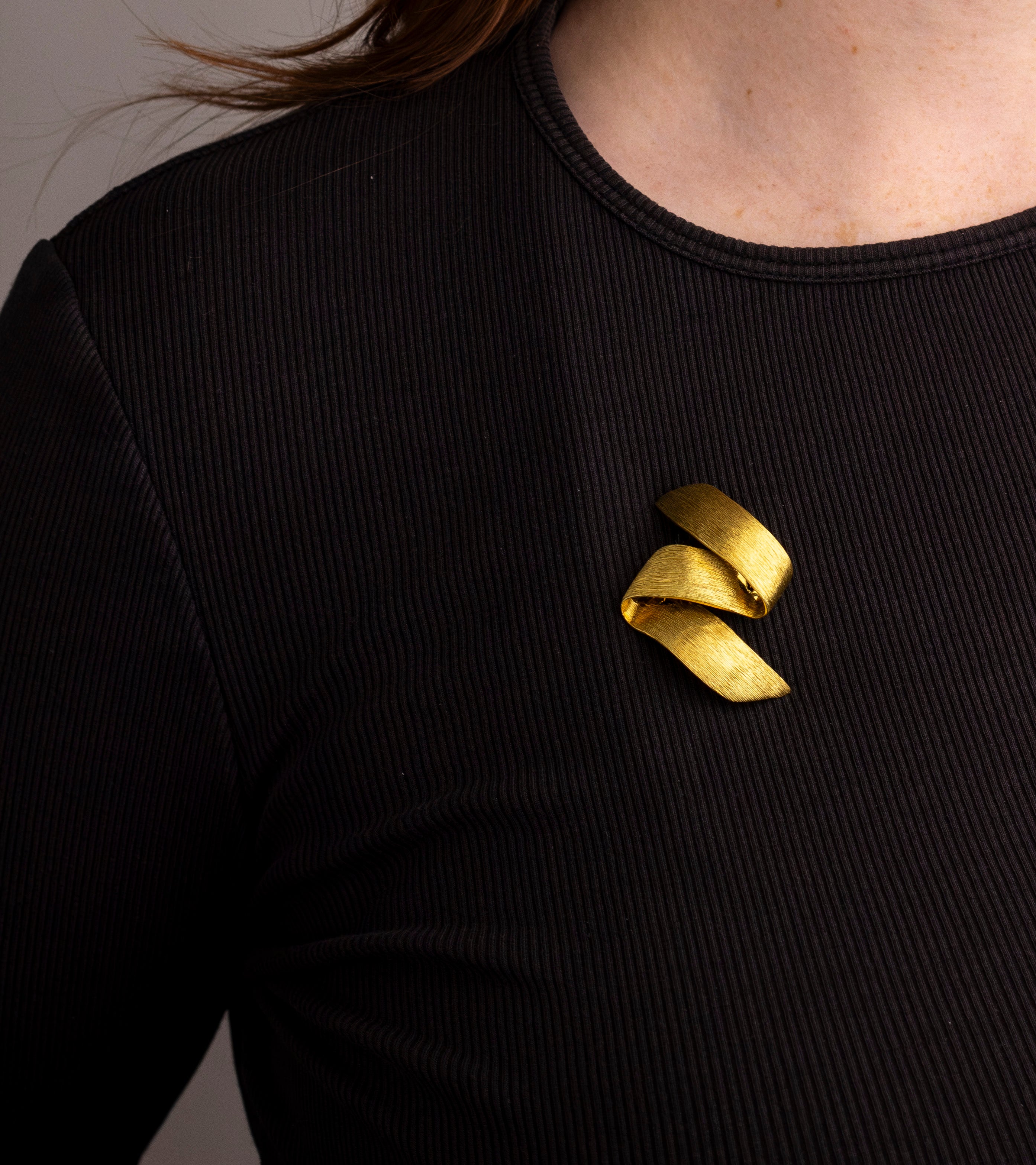 Henry Dunay Brushed 18kt Gold Brooch Pin