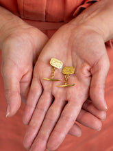 Load image into Gallery viewer, Egyptian 18kt Gold Cufflinks Circa 1945
