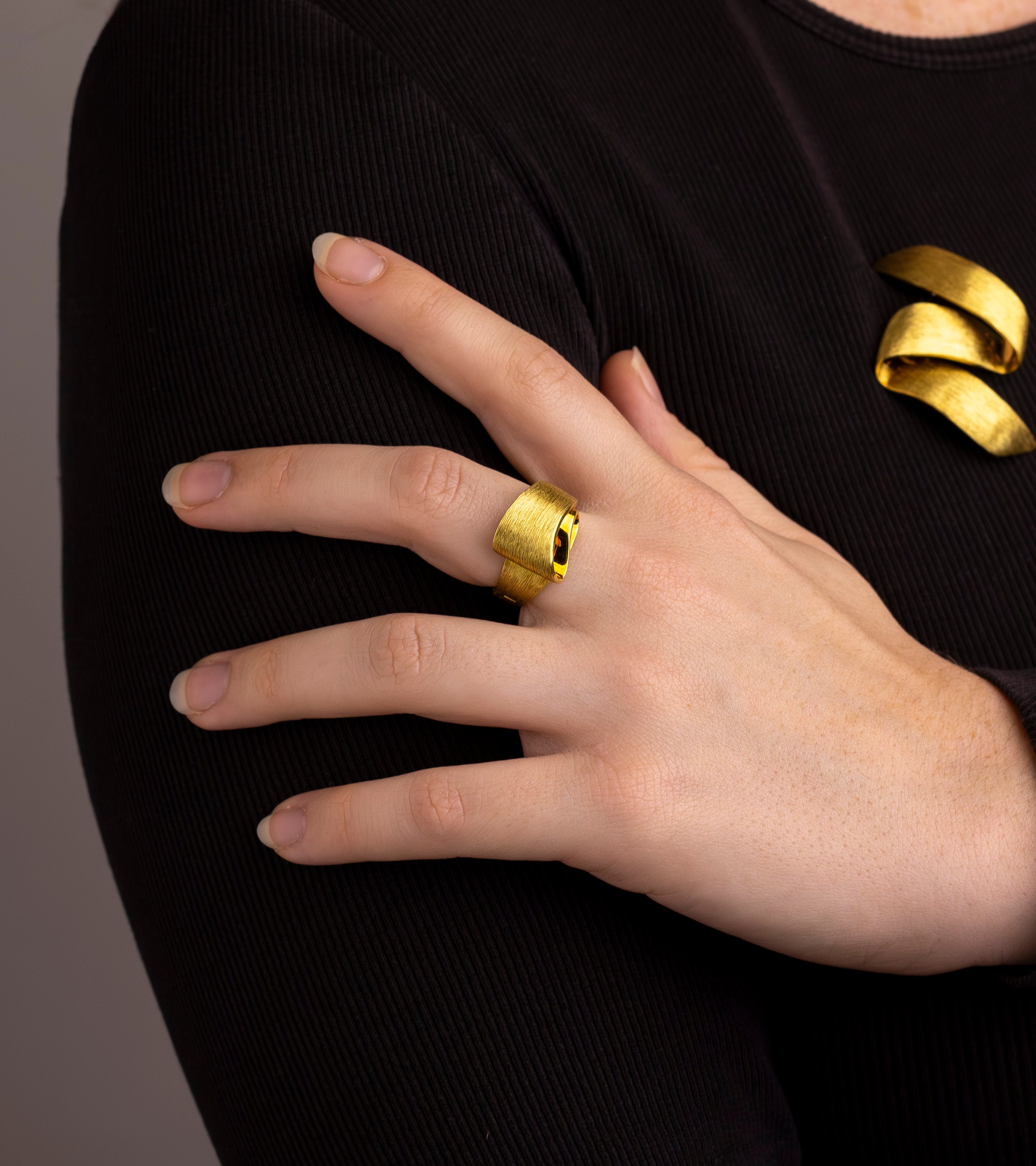 Henry Dunay Textured 18kt Gold Ring