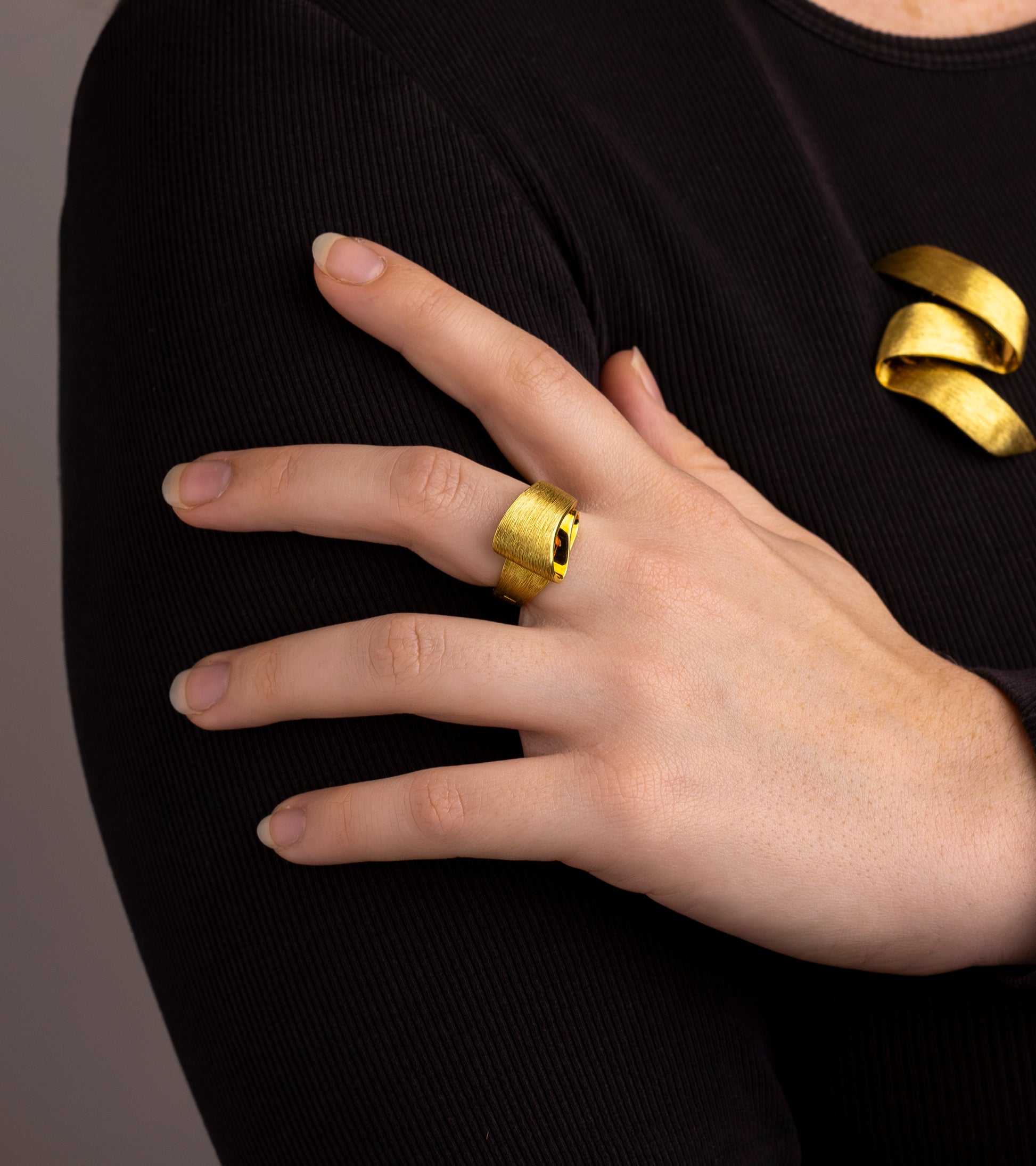 Bague texturée Henry Dunay en or jaune 18 carats