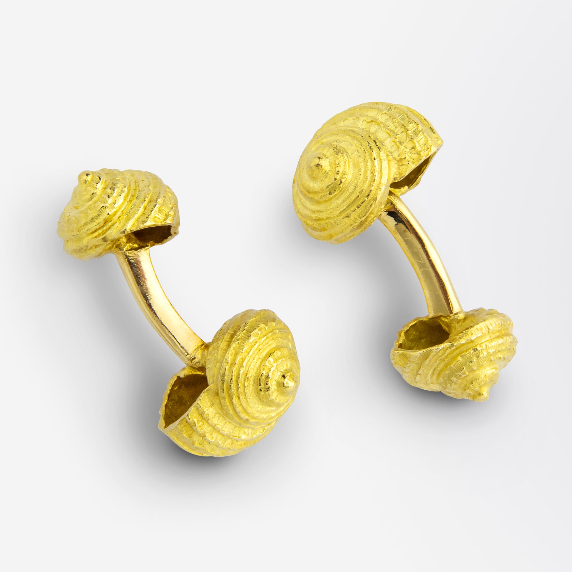 Georges L'Enfant Shell Cufflinks in 18kt Gold