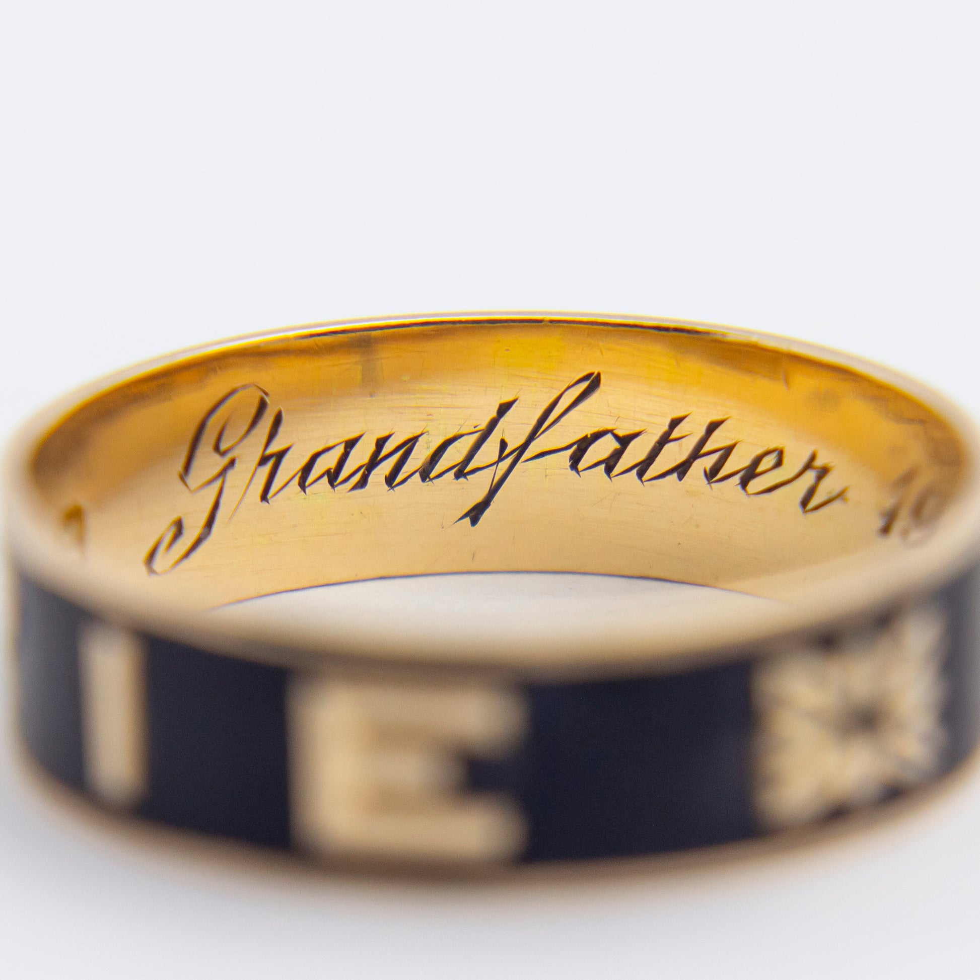 Bague de deuil « Souvenir » en or 9 carats et émail noir