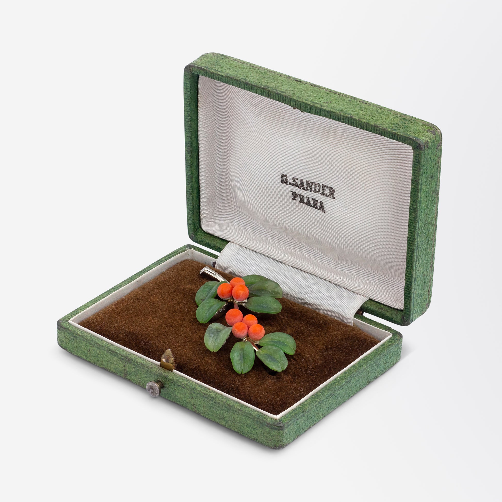 Broche en jade néphrite et corail en forme de gui