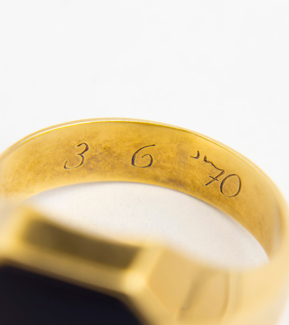 14kt Yellow Gold Signet Ring with Onyx