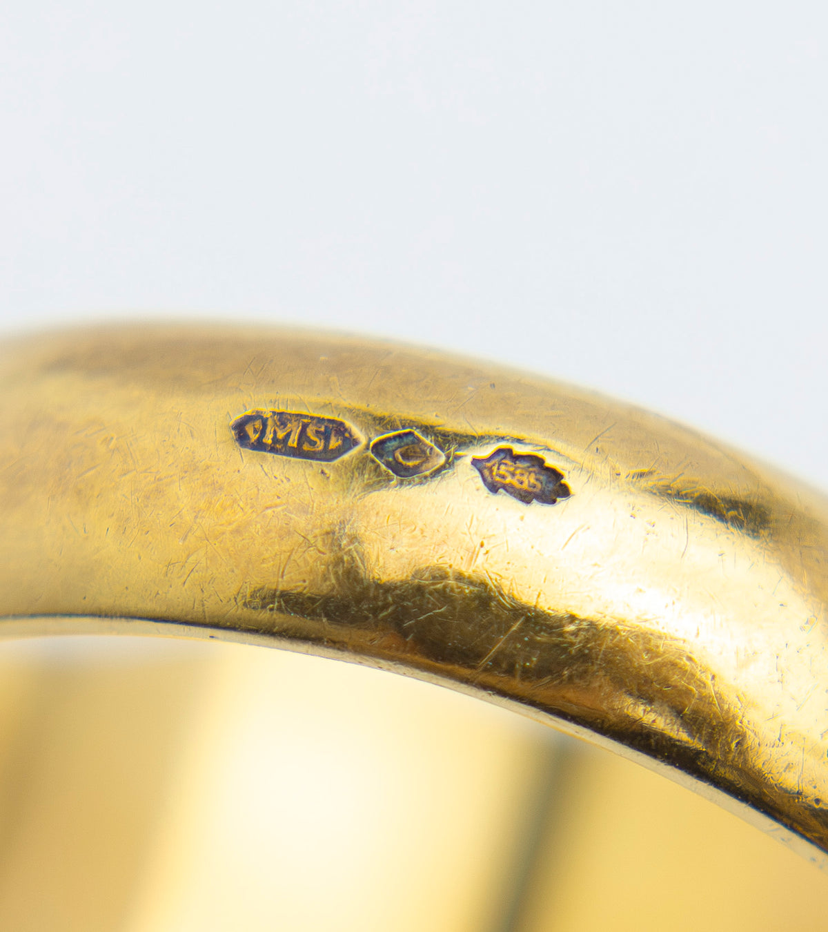 14kt Yellow Gold Signet Ring with Onyx