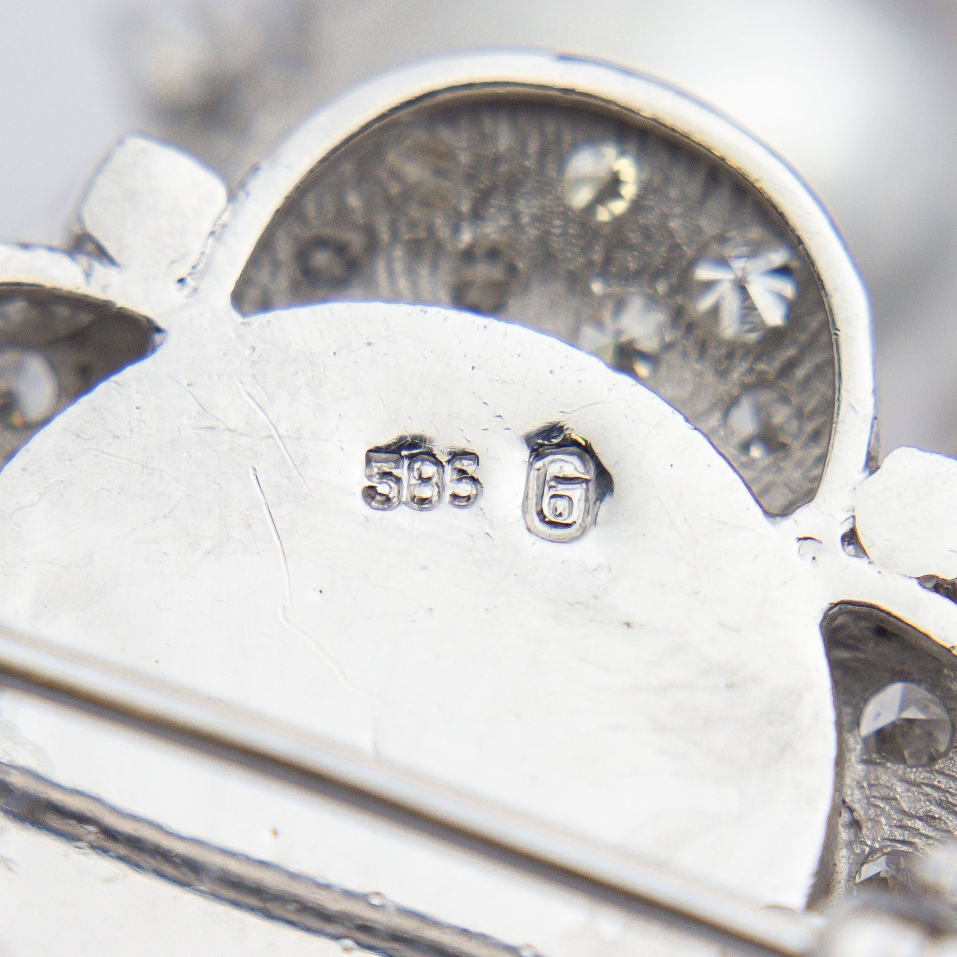 Ensemble de broches Mabe en perles et diamants et or blanc