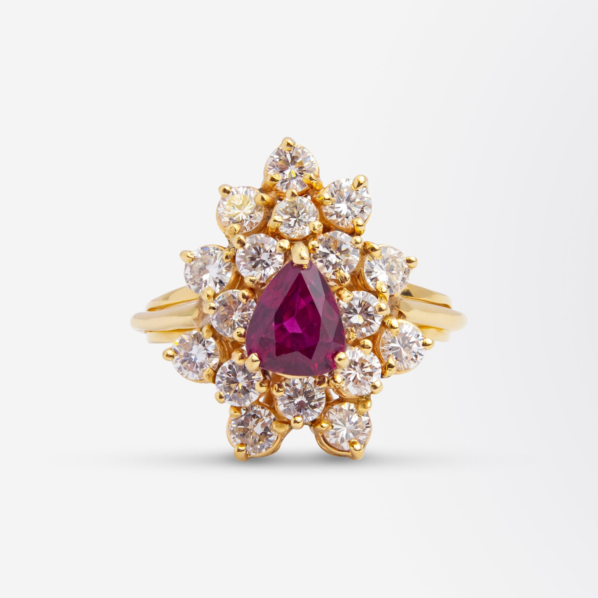 Bague milieu du siècle en rubis et diamants sertis de diamants