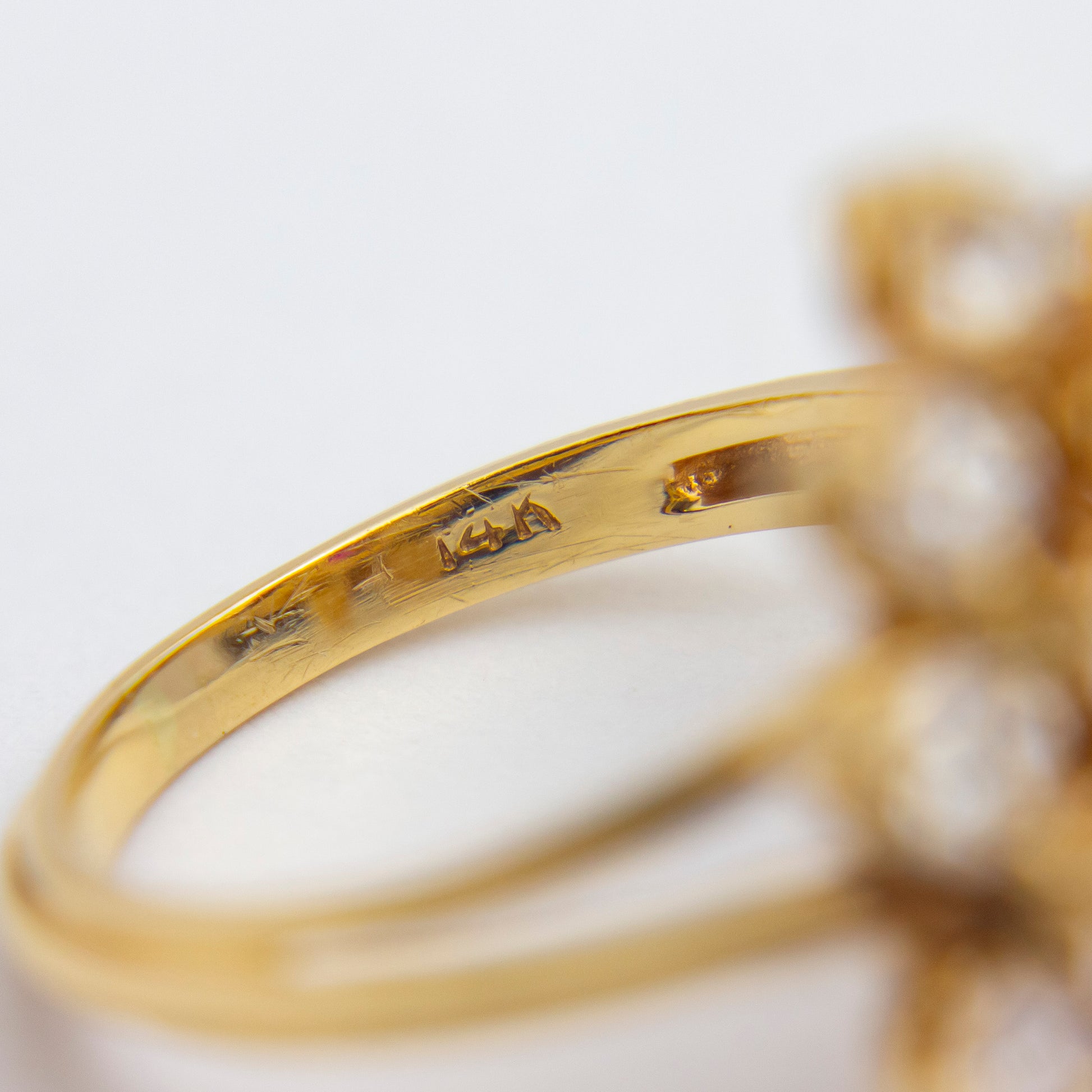 Bague milieu du siècle en rubis et diamants sertis de diamants