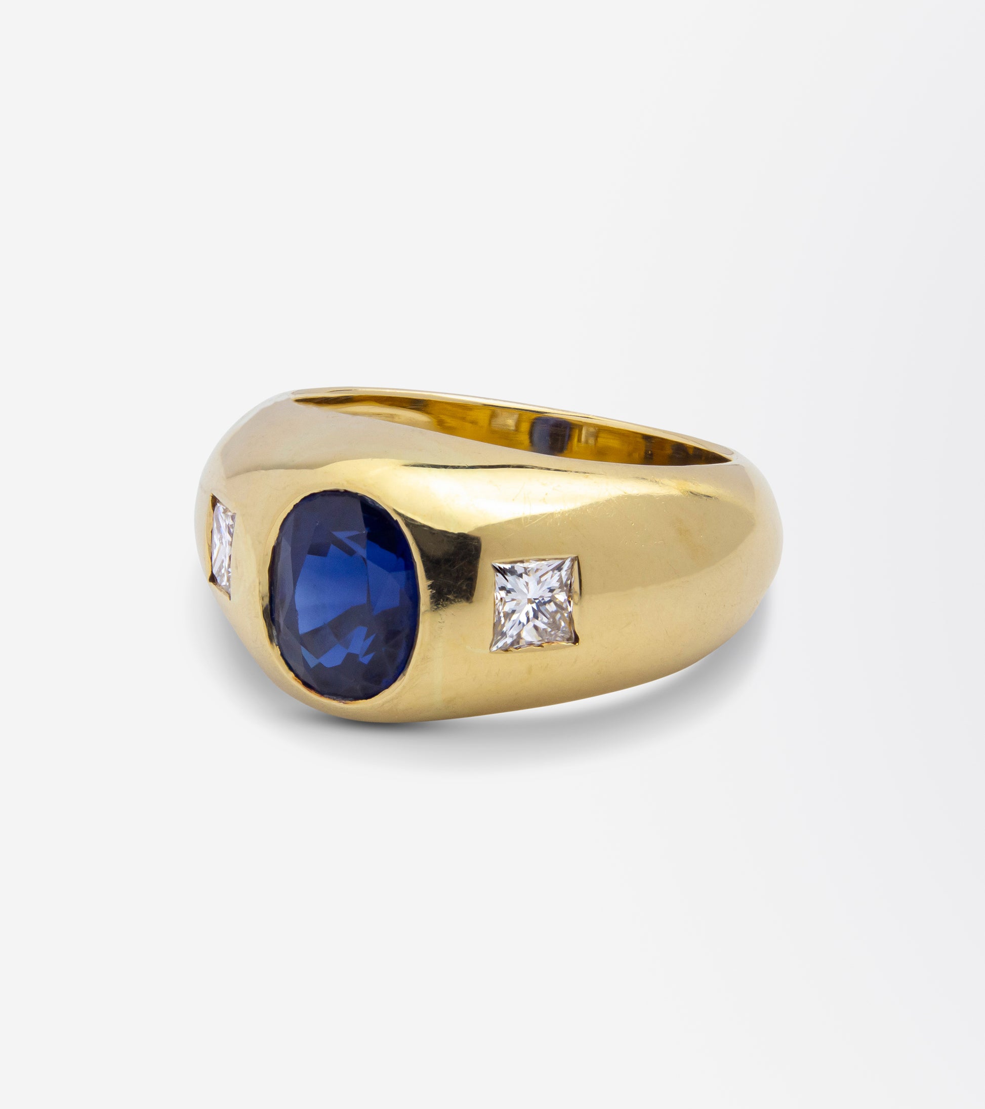 Sapphire & Diamond Gypsy Style Ring in 18kt Yellow Gold