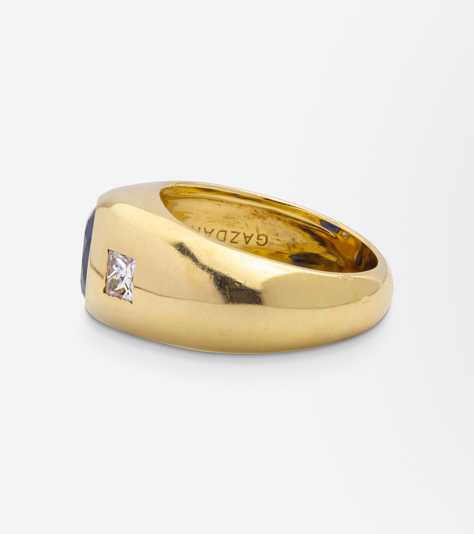 Sapphire & Diamond Gypsy Style Ring in 18kt Yellow Gold