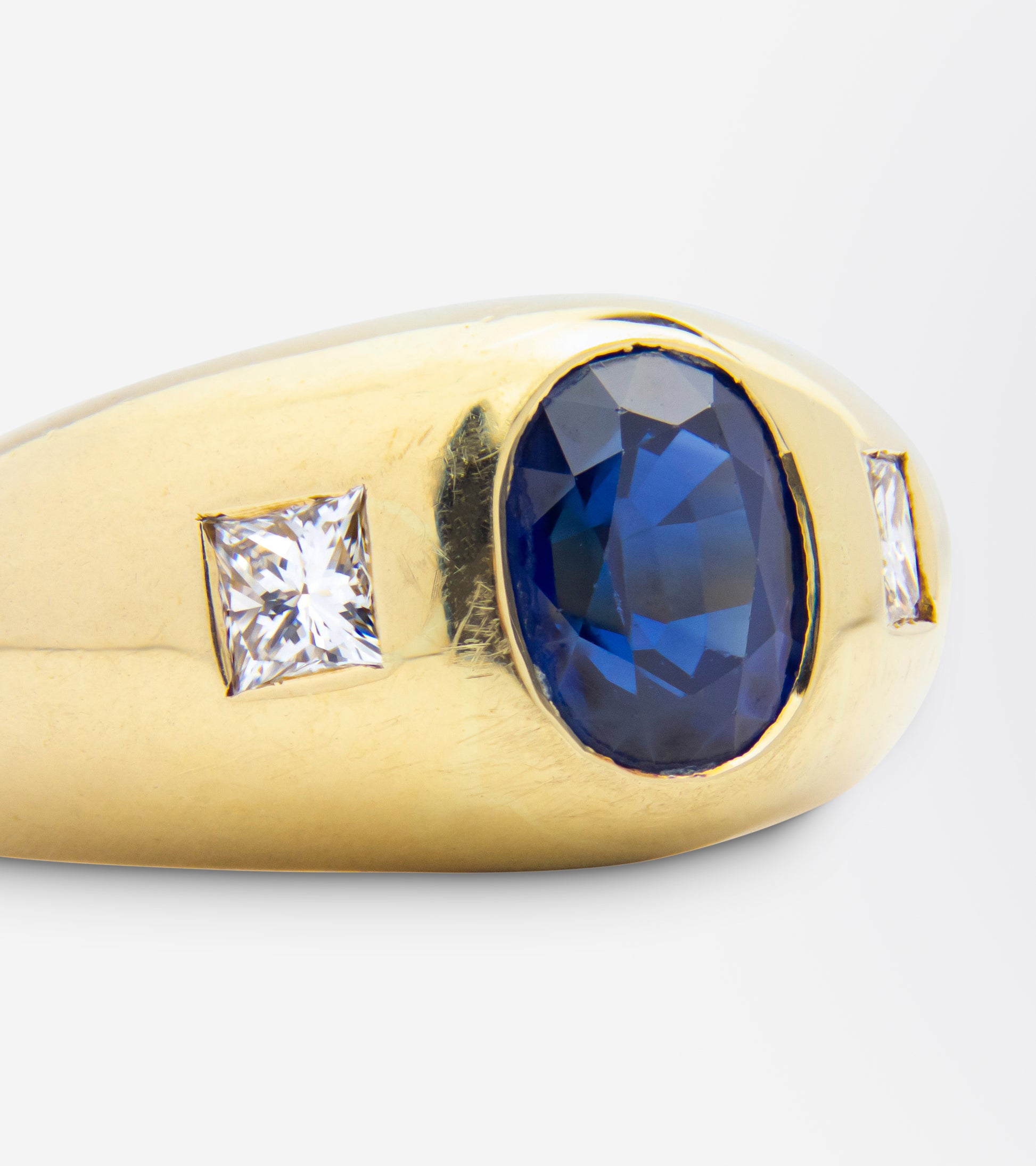 Sapphire & Diamond Gypsy Style Ring in 18kt Yellow Gold