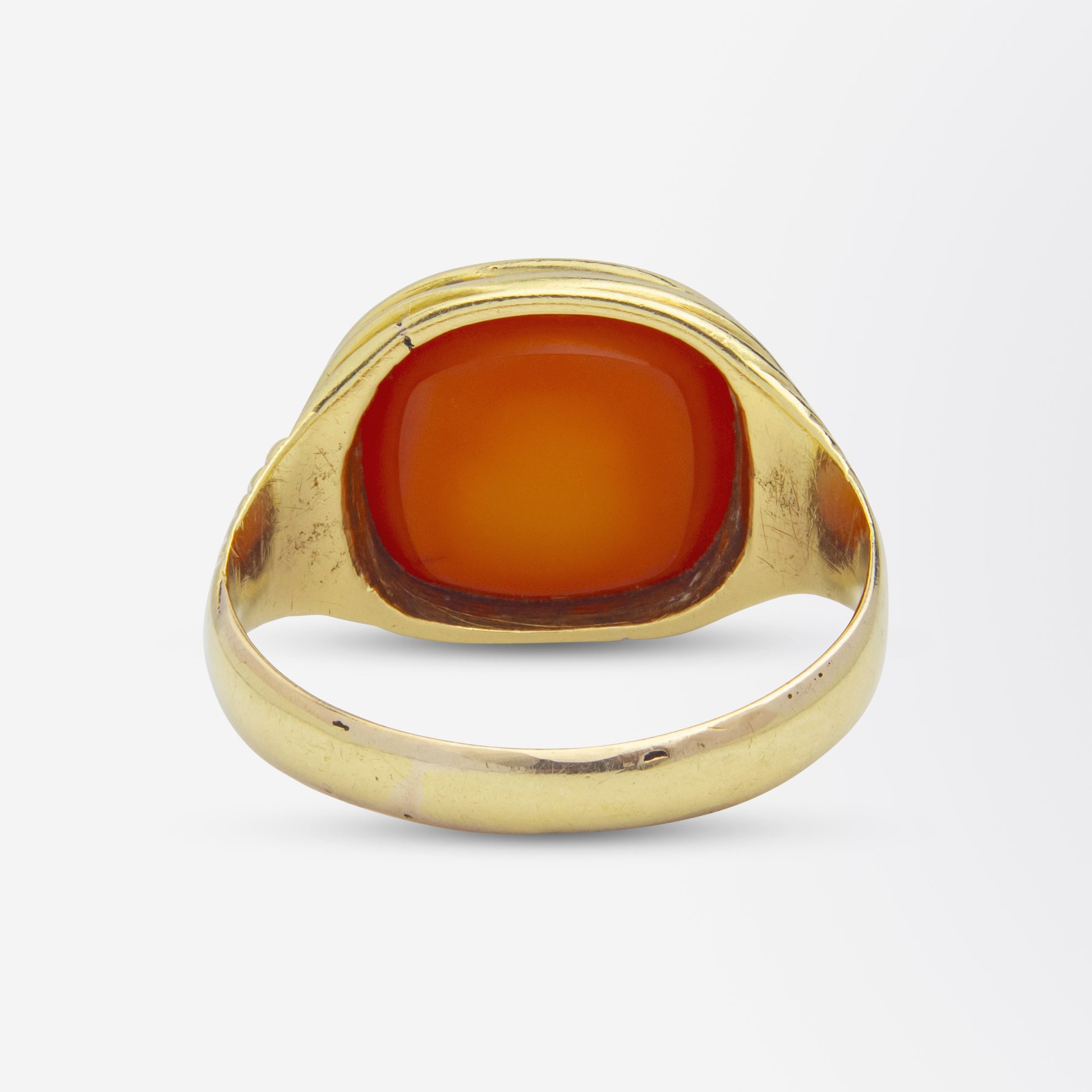 Bague chevalière en agate rubanée sertie d'or