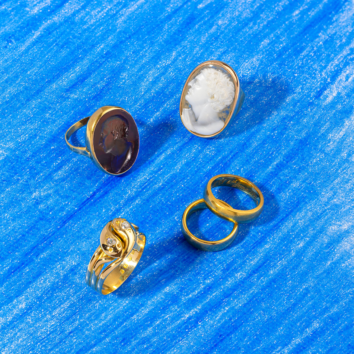 18kt Yellow Gold Ring With Brown Glass Intaglio by 'Hecker'