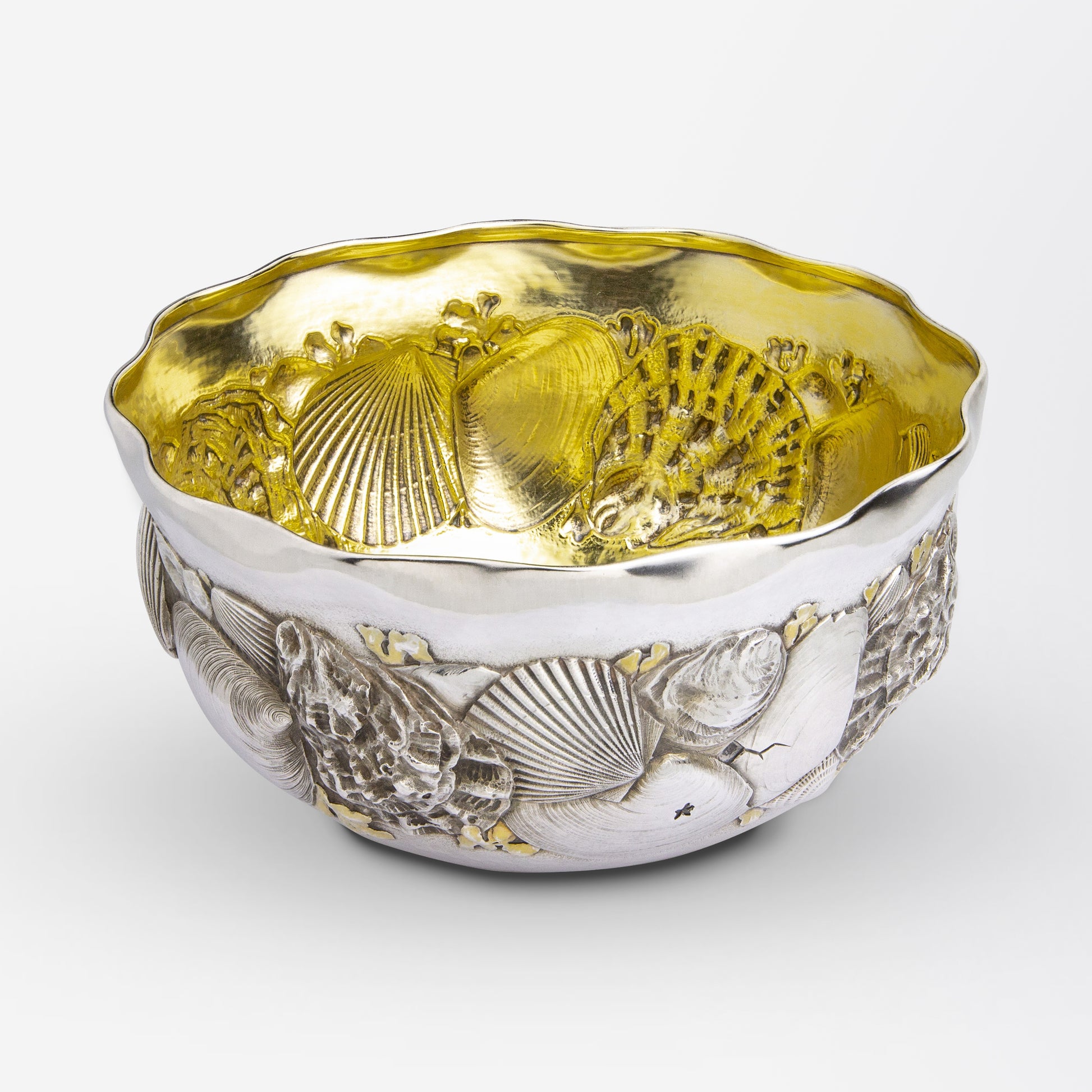 Bol en argent massif de style esthétique, orné d'un motif de coquillage, fabriqué par Whiting Manufacturing Company.