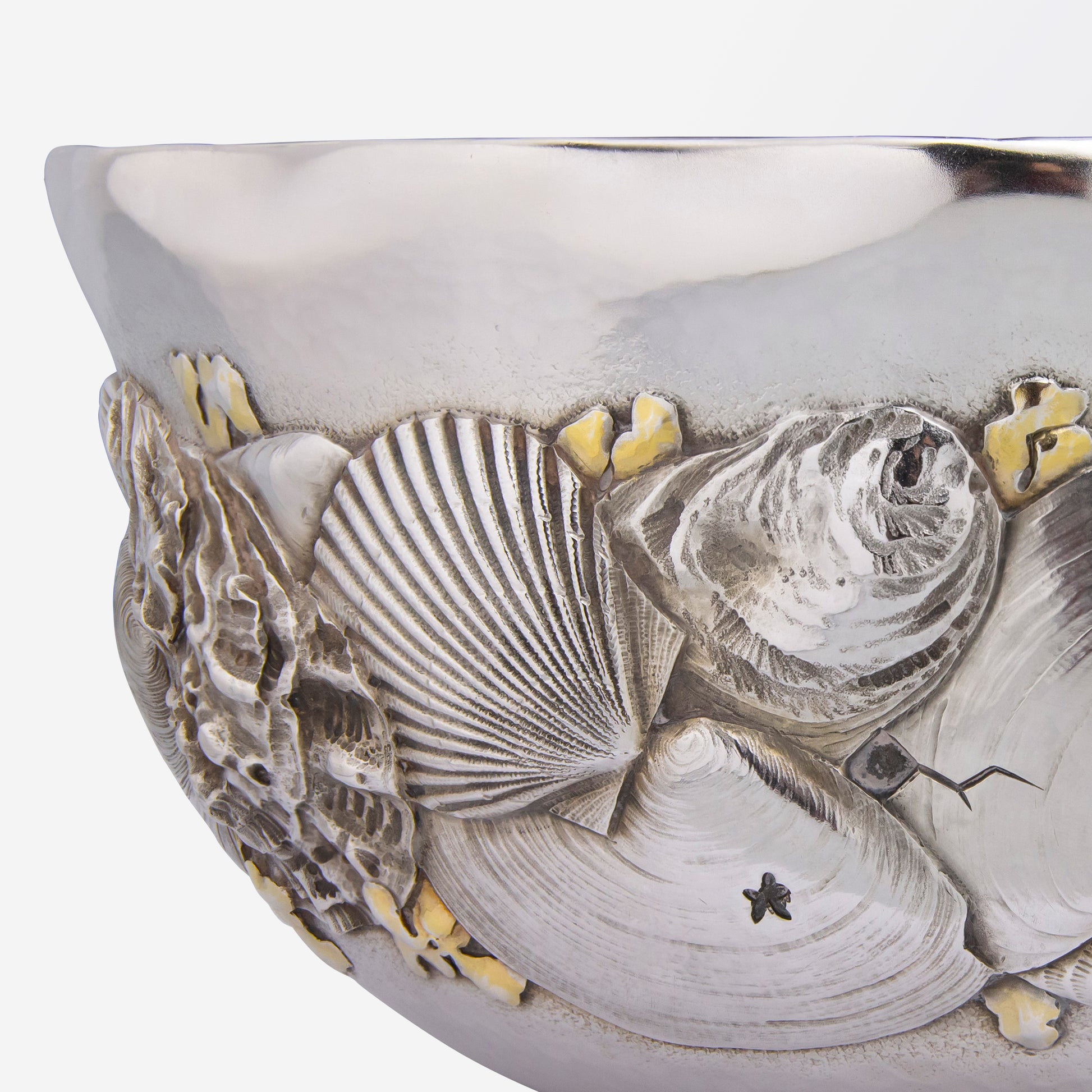 Bol en argent massif de style esthétique, orné d'un motif de coquillage, fabriqué par Whiting Manufacturing Company.